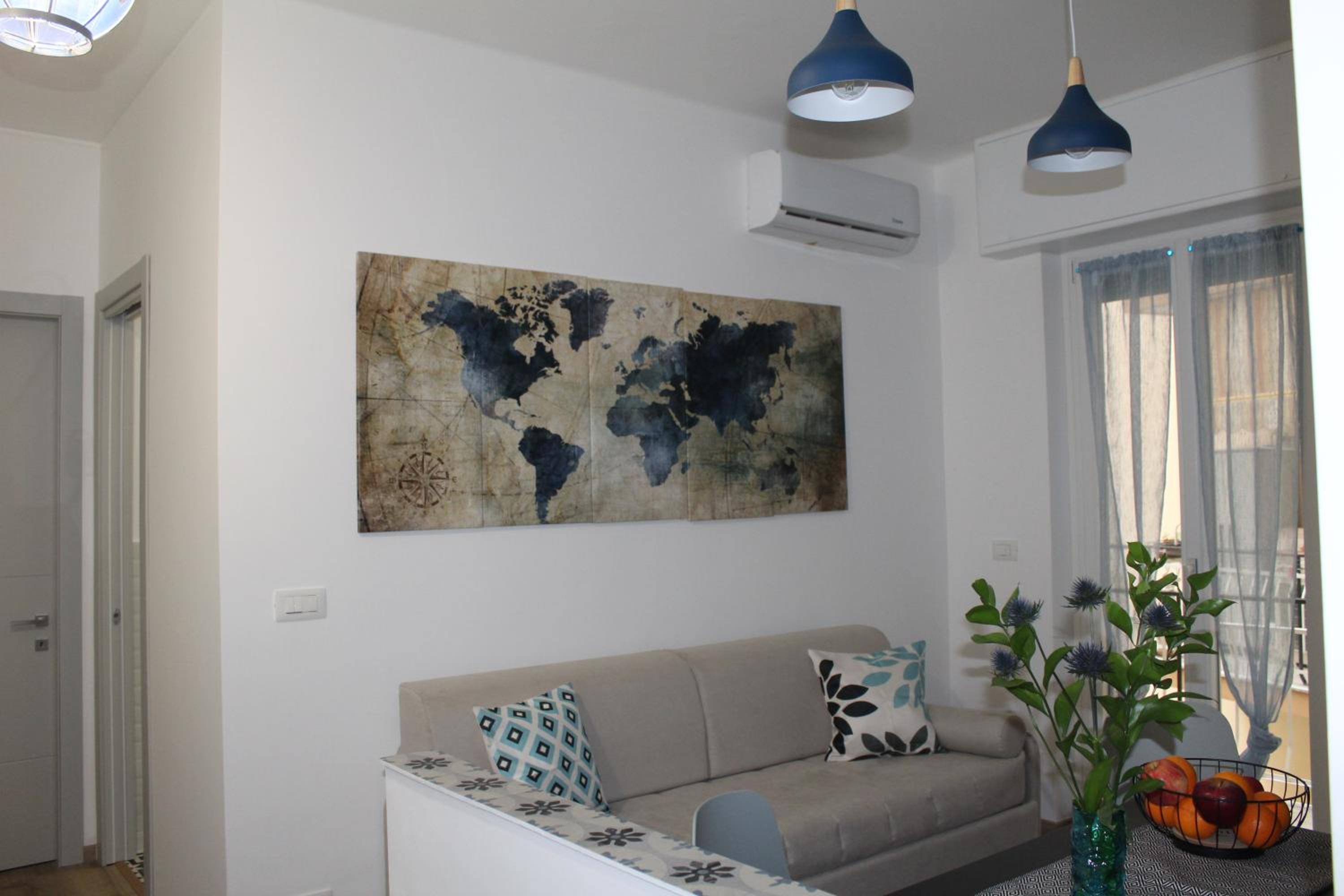 One-Bedroom Apartment photo 1