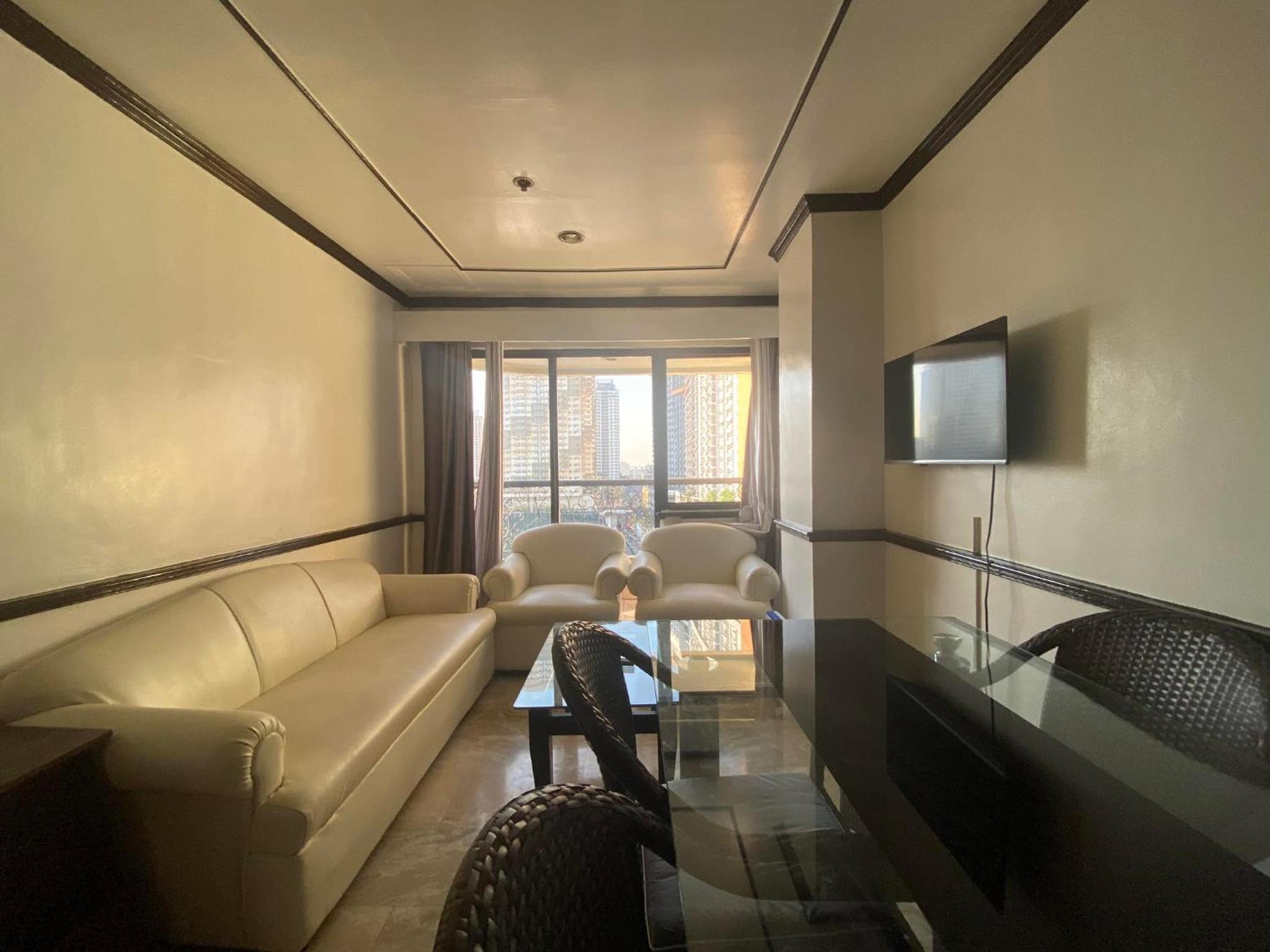 Apartment with Balcony - Photo 4