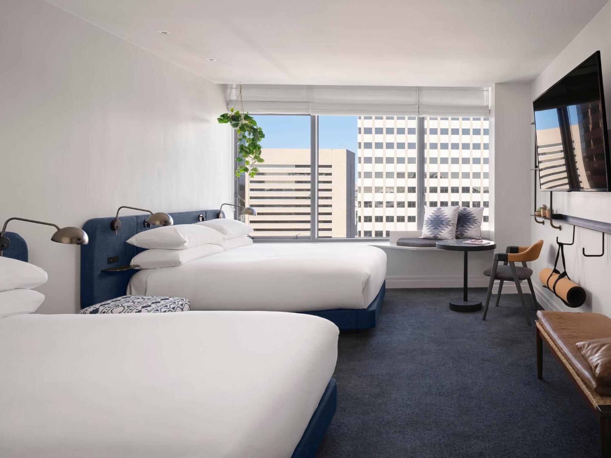 Premium Room with Two Double Beds - Photo 8