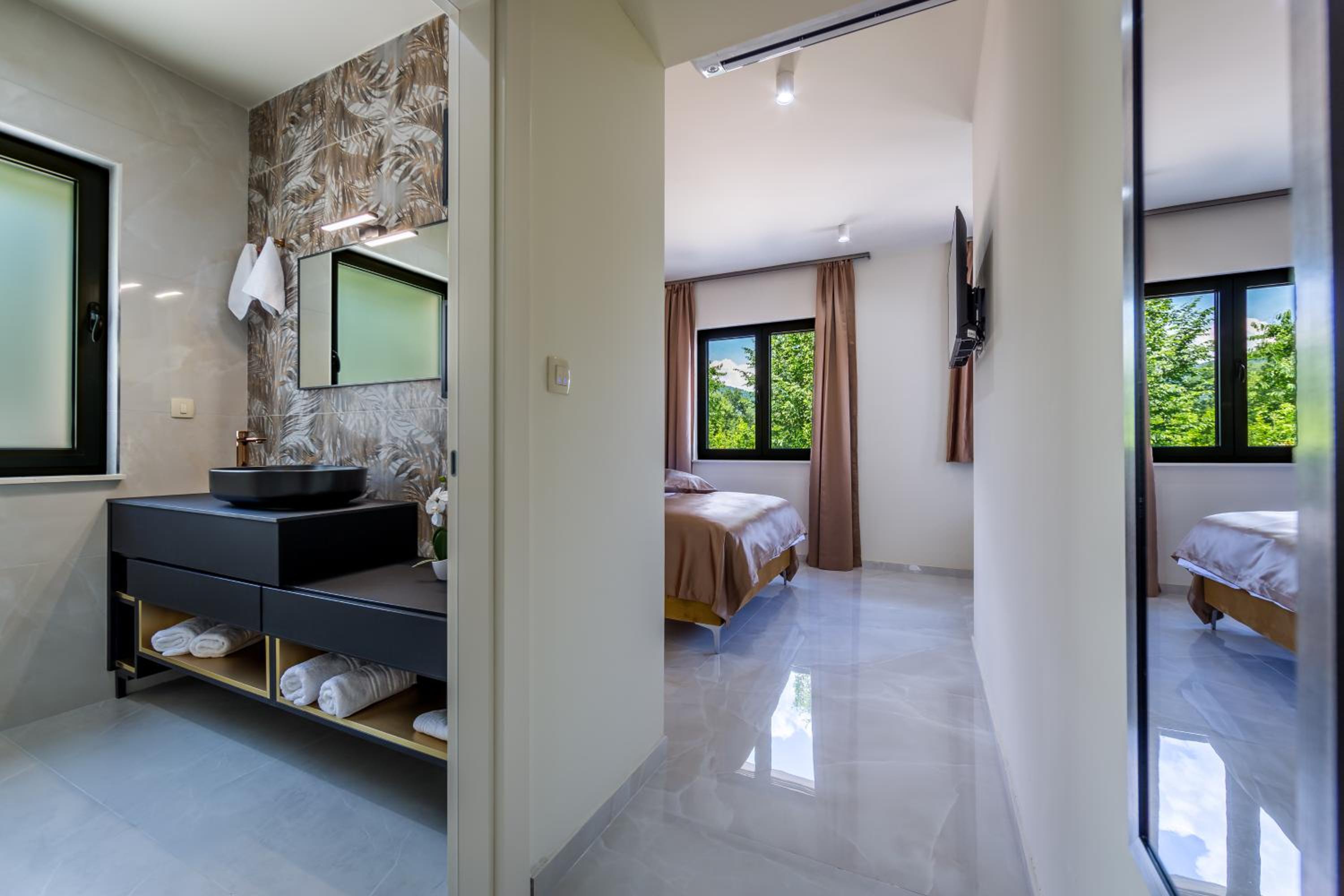 Villa photo 1