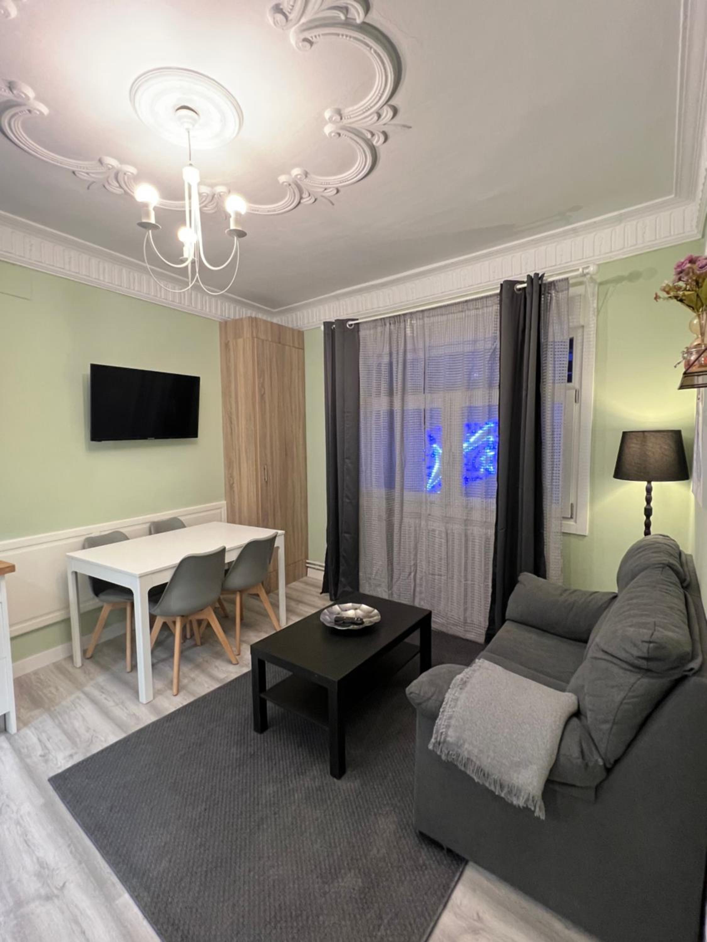 One-Bedroom Apartment photo 2