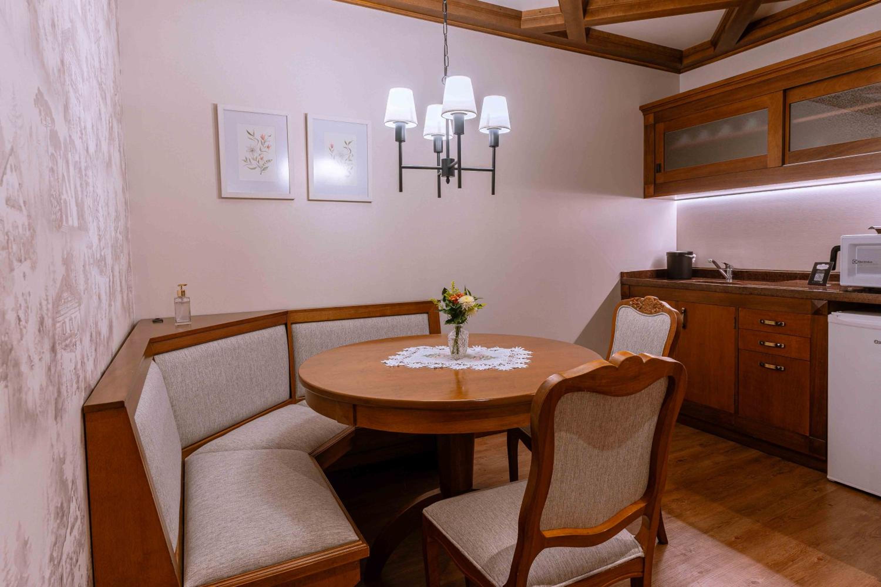 Apartment Suite with Bath