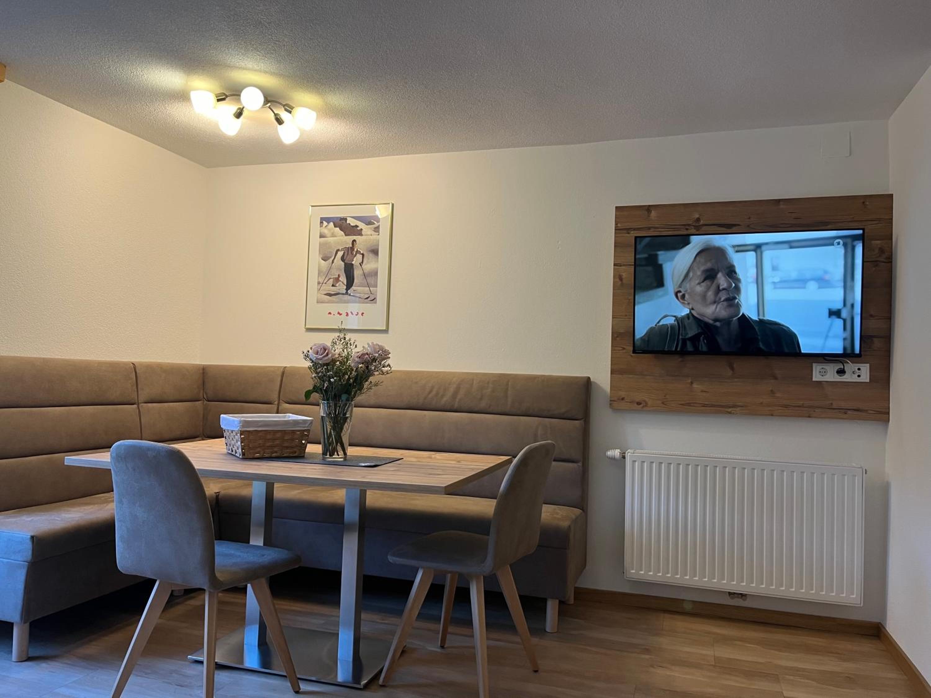Apartment with Mountain View photo 3