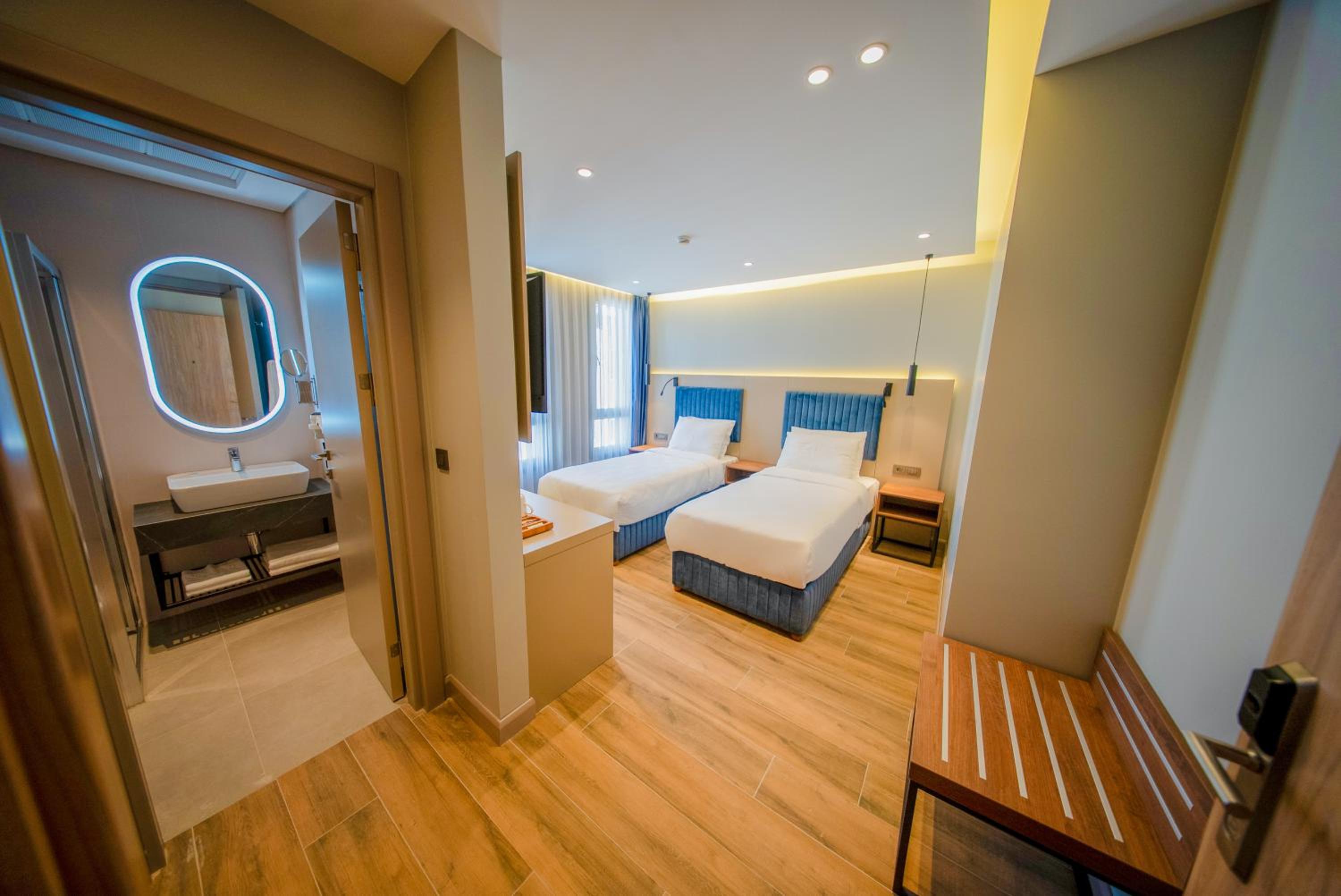 Deluxe Twin Room photo 3