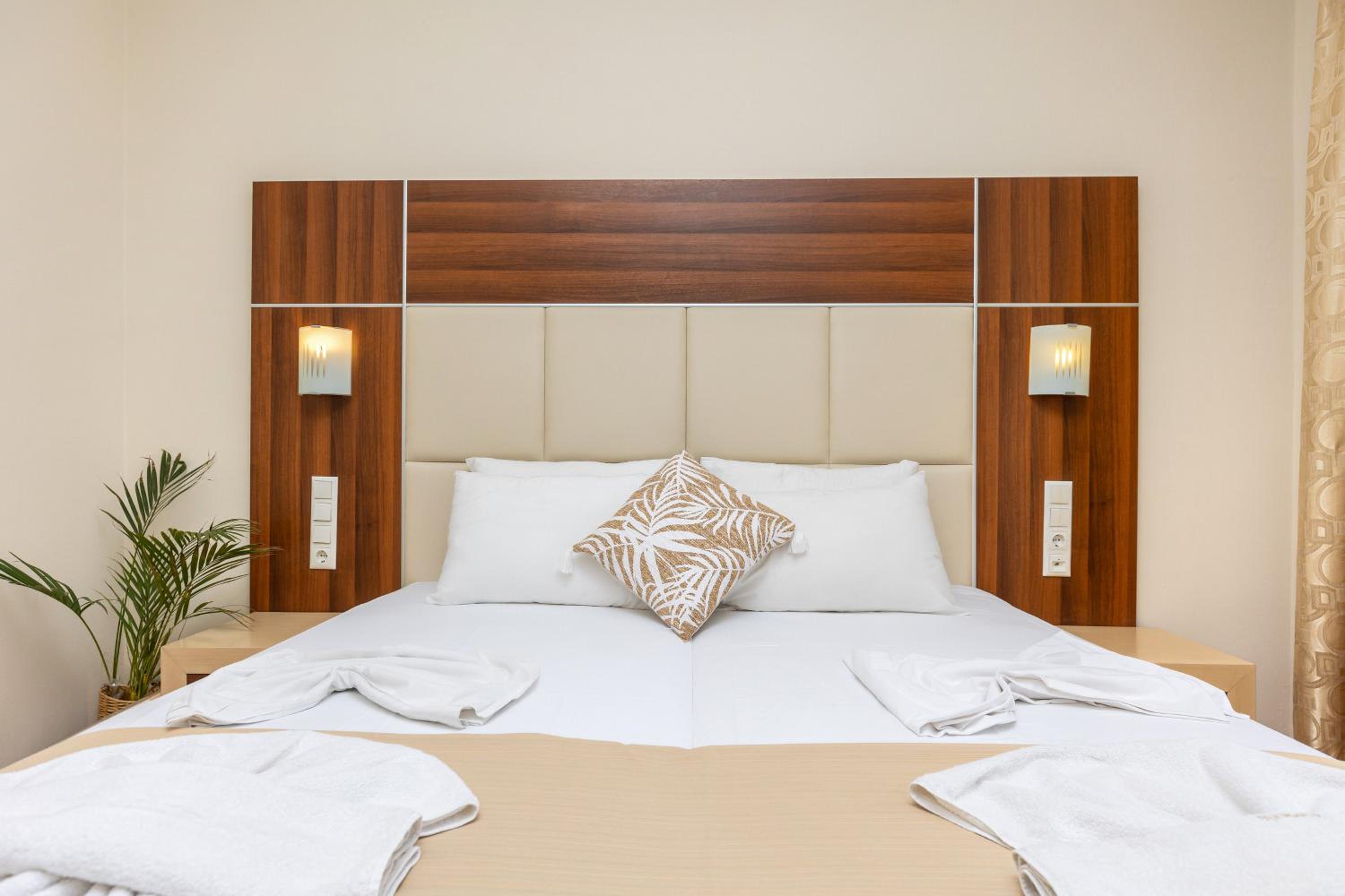 Superior Room with Pool View photo 2