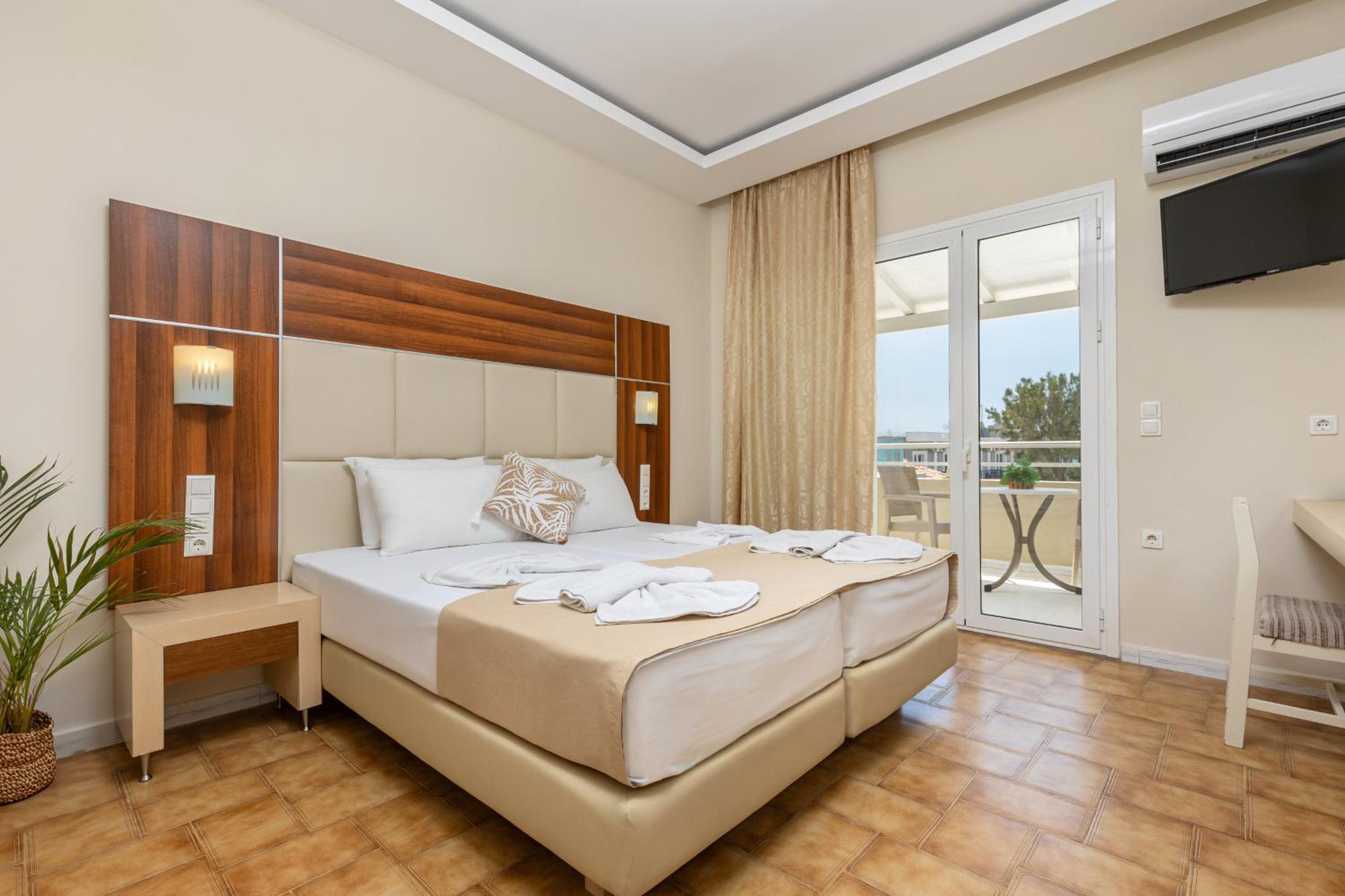 Superior Room with Pool View photo 1