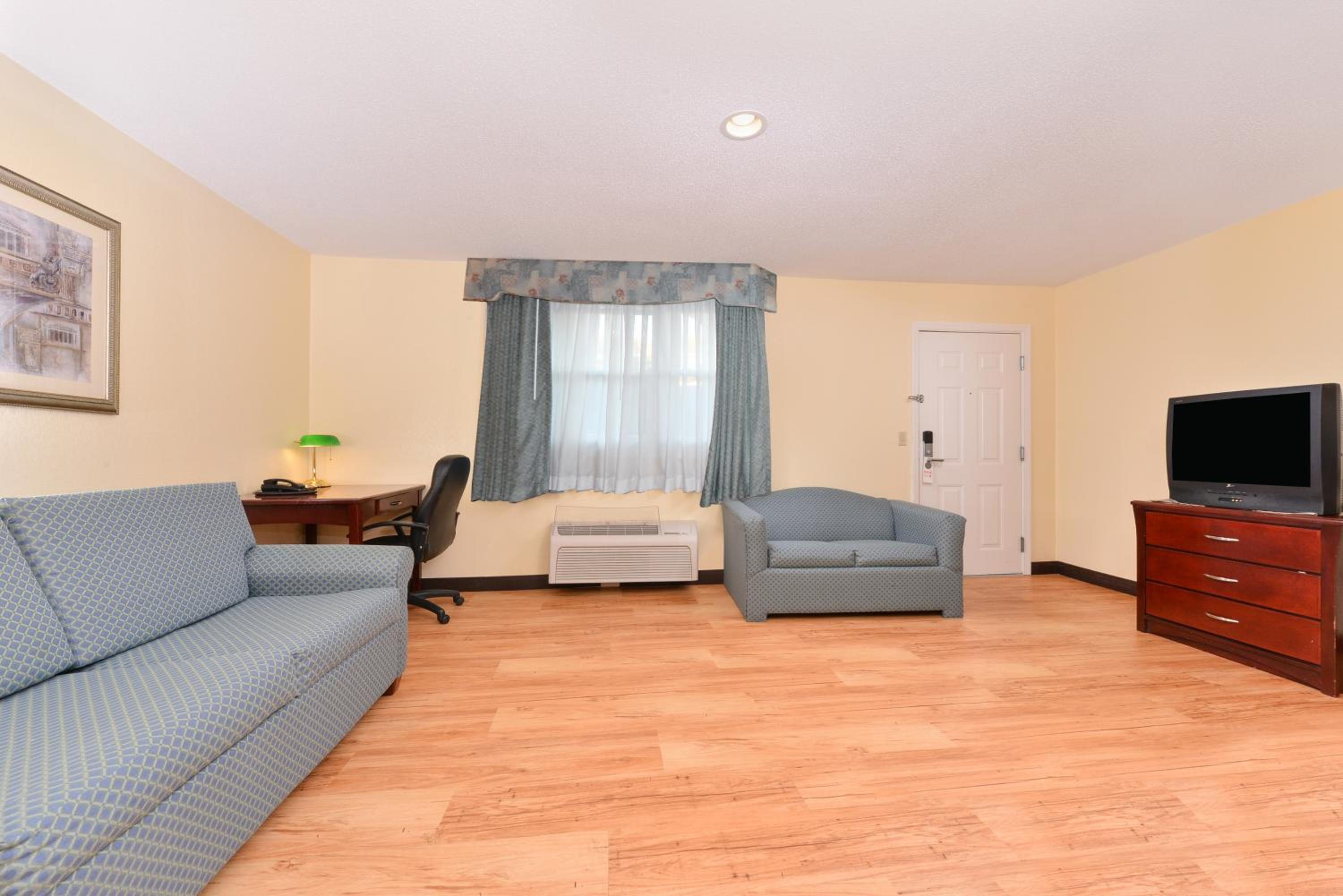 King Suite with Sofa Bed photo 2