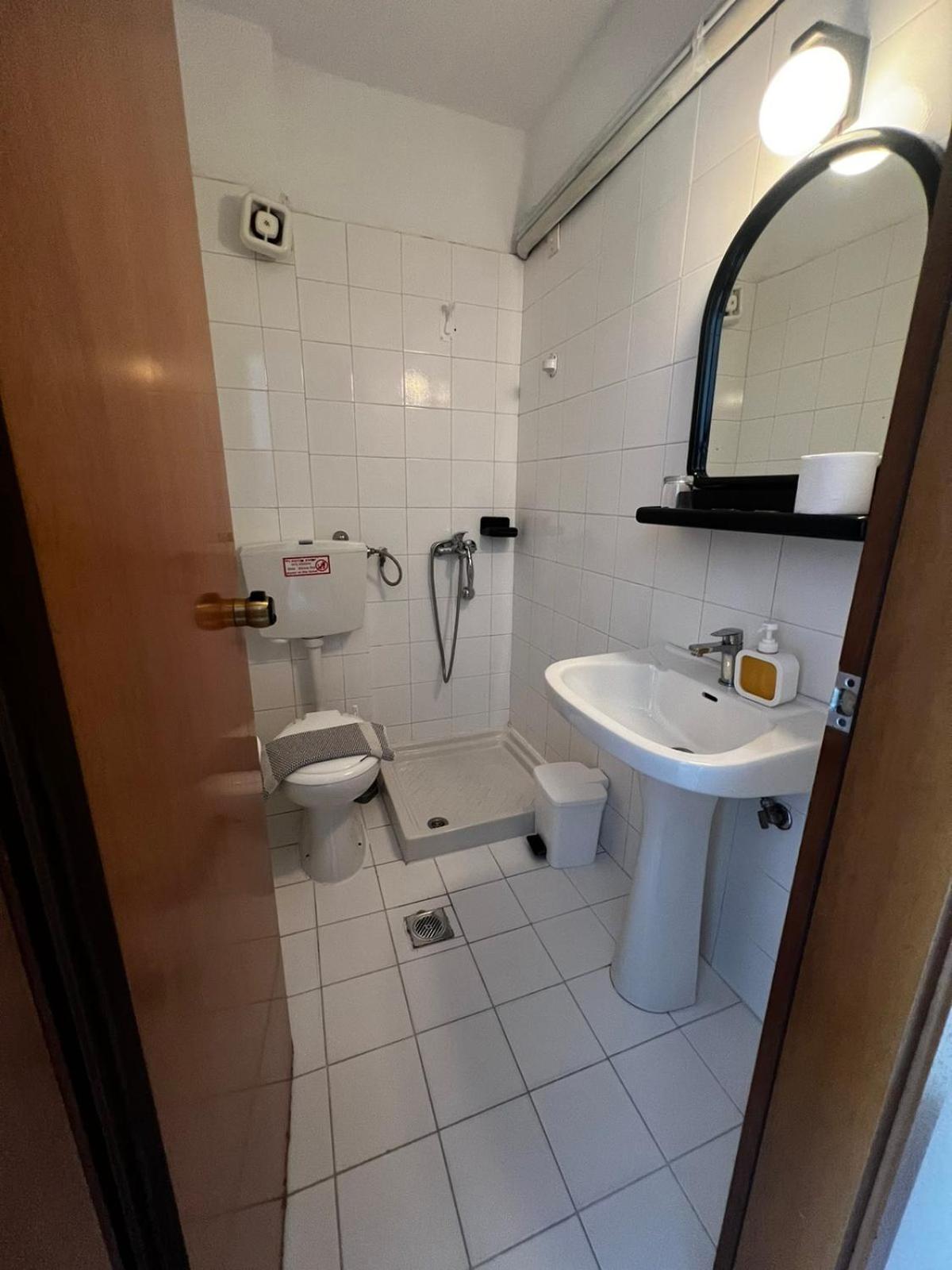 Double or Twin Room - Photo 4