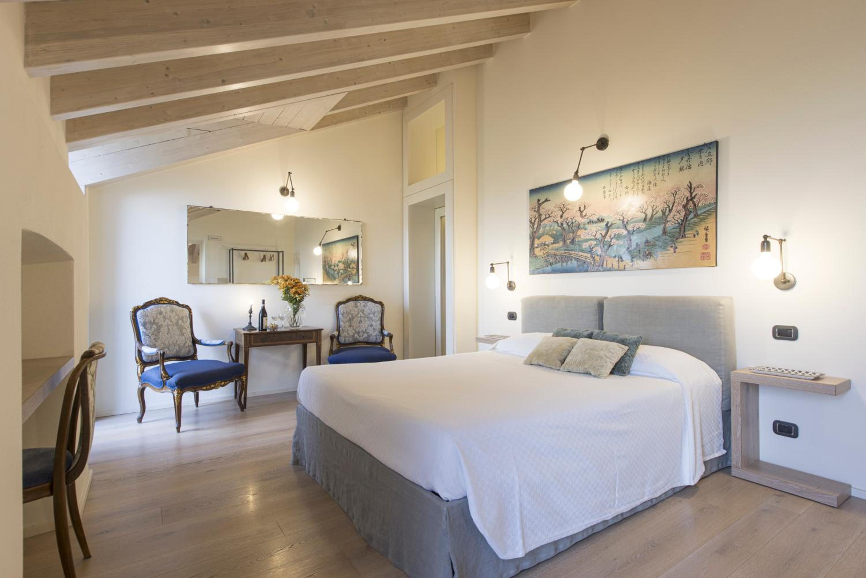 Quadruple Room with Private Bathroom photo 3