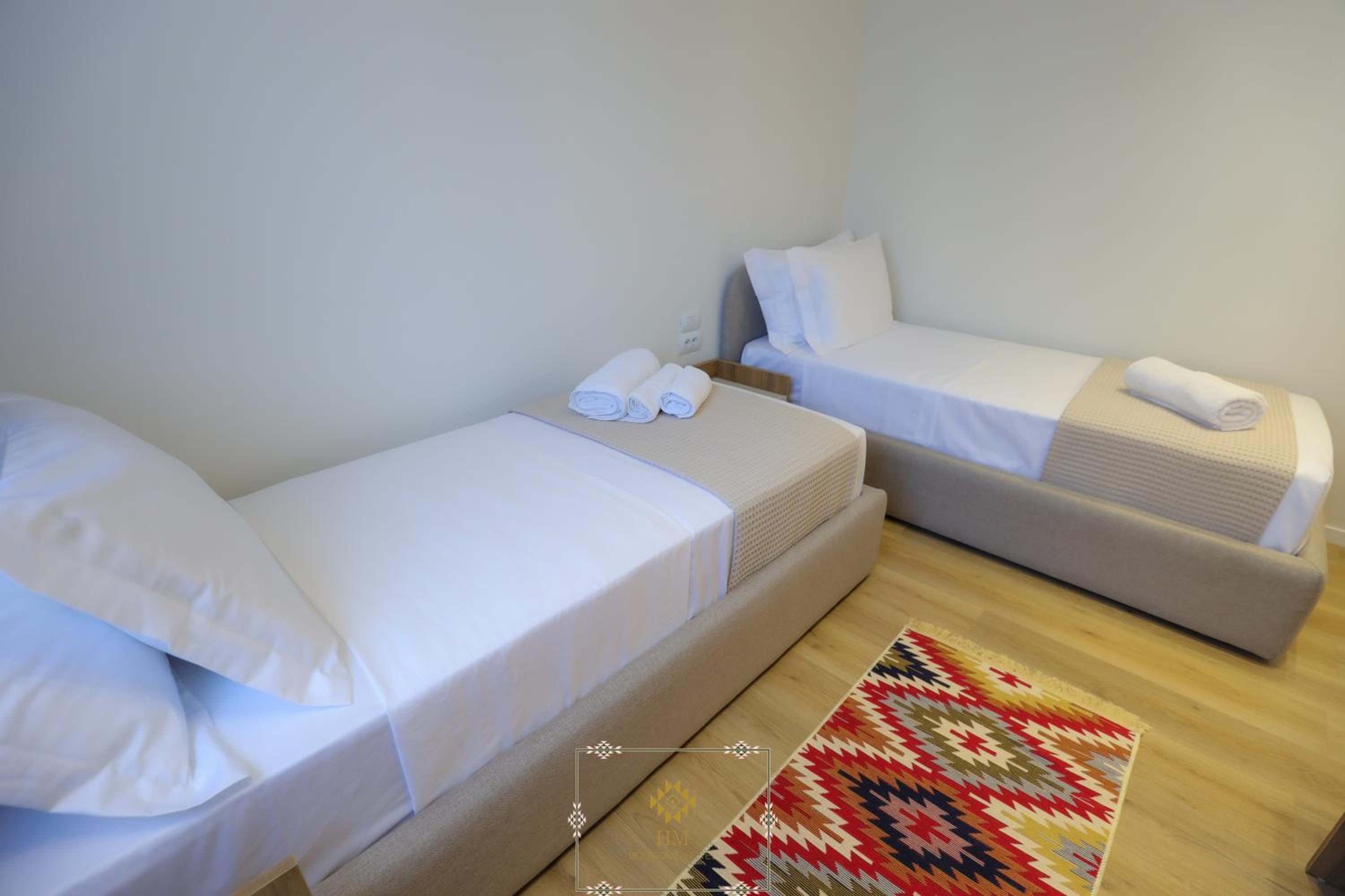 Twin Room with Private Bathroom photo 2