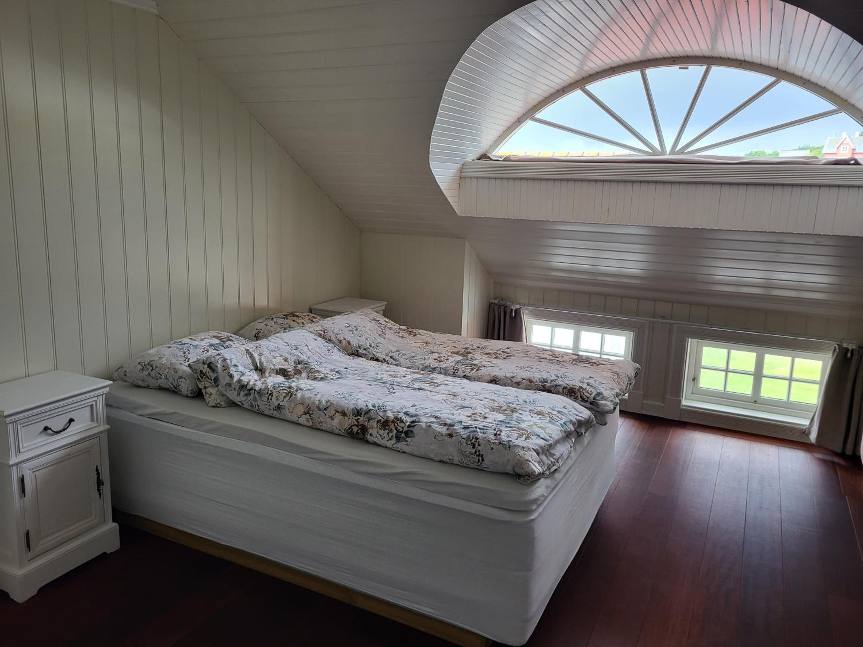 Four-Bedroom House photo 1