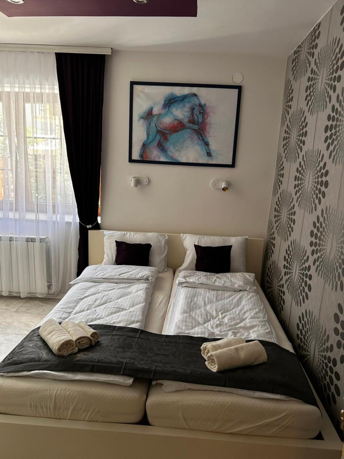 Deluxe Studio