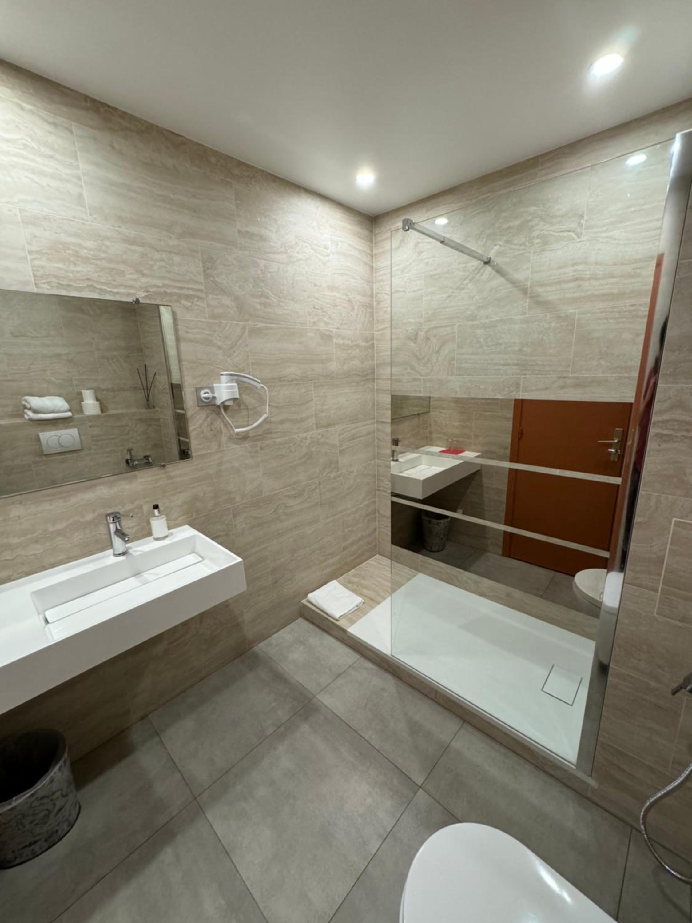 Standard Triple Room - Photo 1