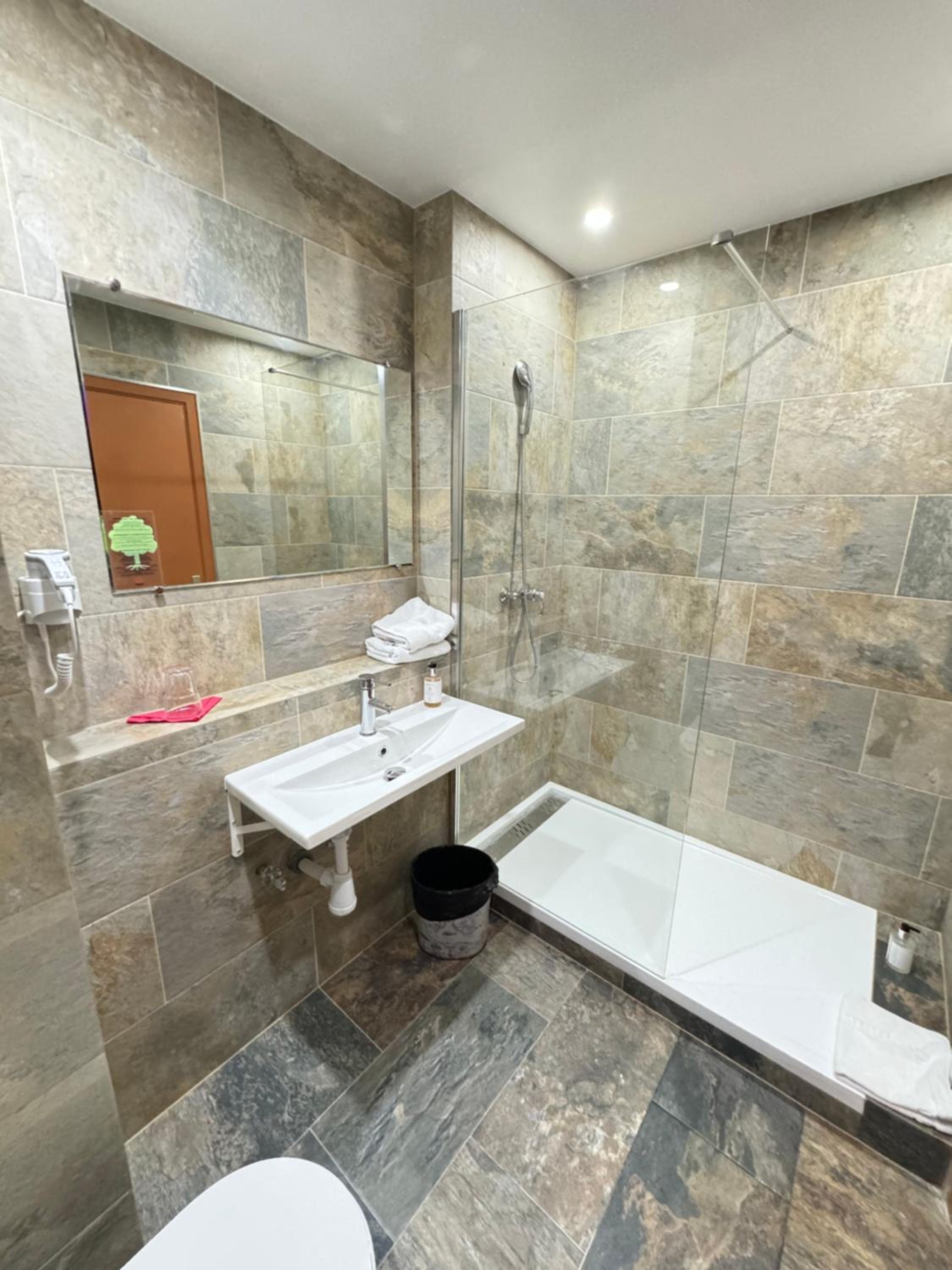 Standard Triple Room - Photo 3