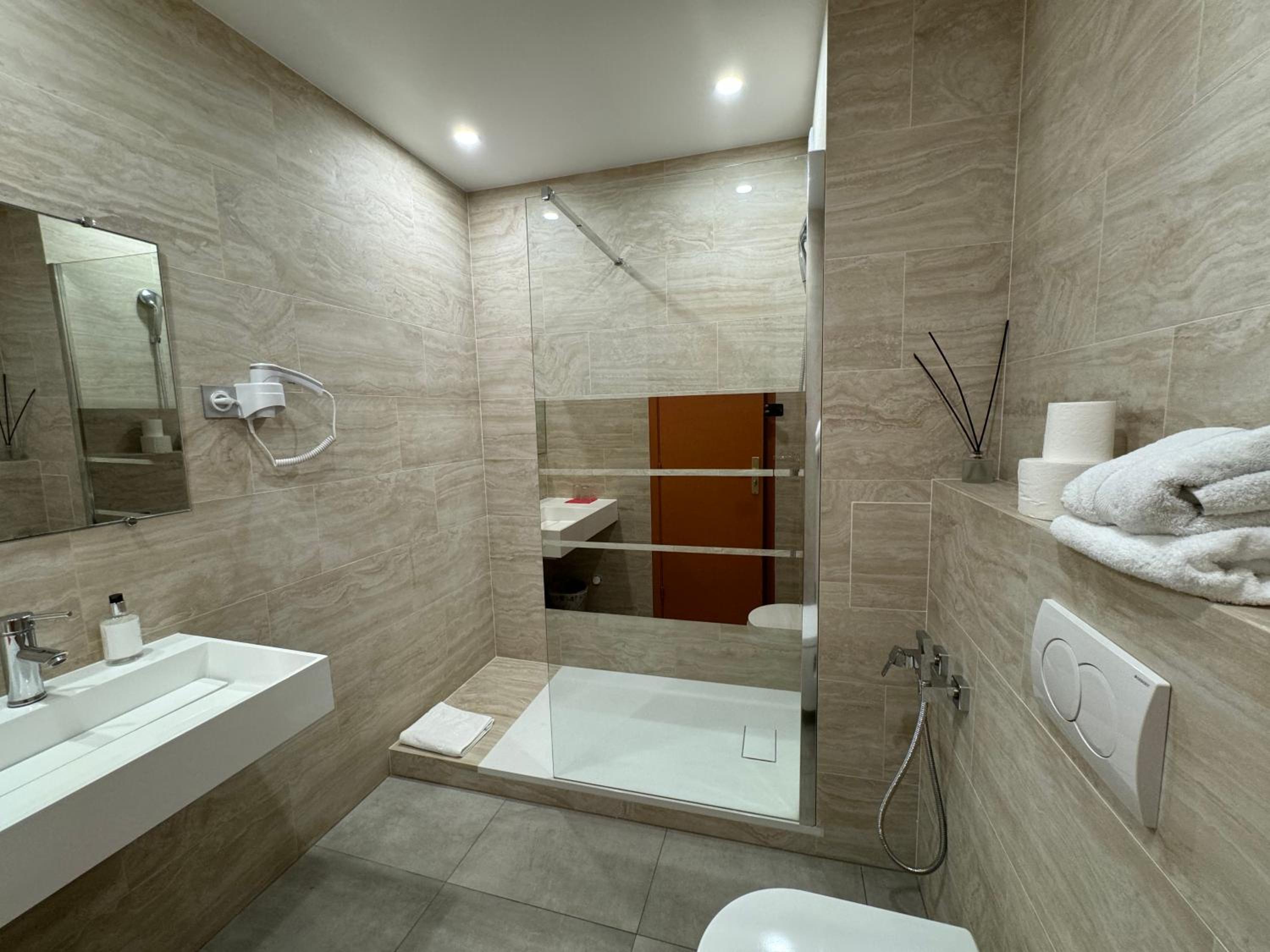 Standard Triple Room - Photo 2