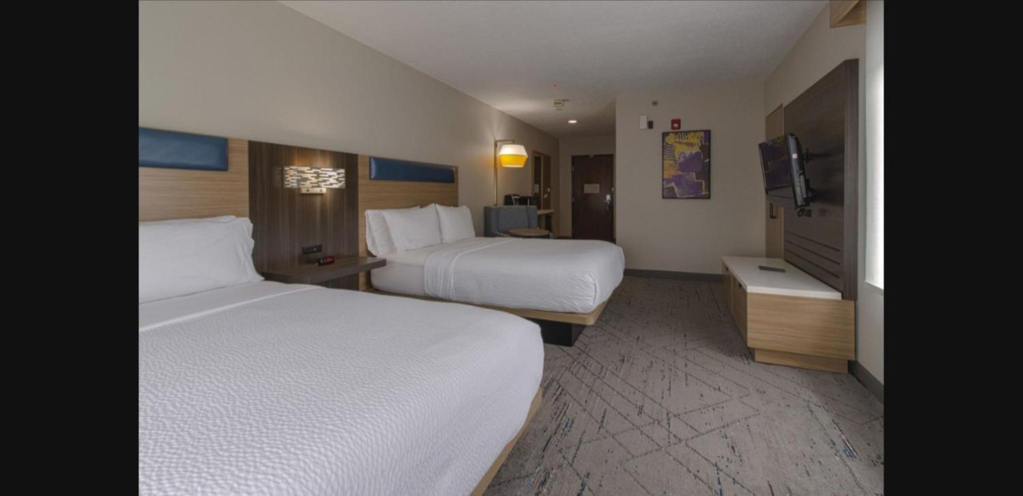 Standard Room with Two Queen Beds - Photo 1