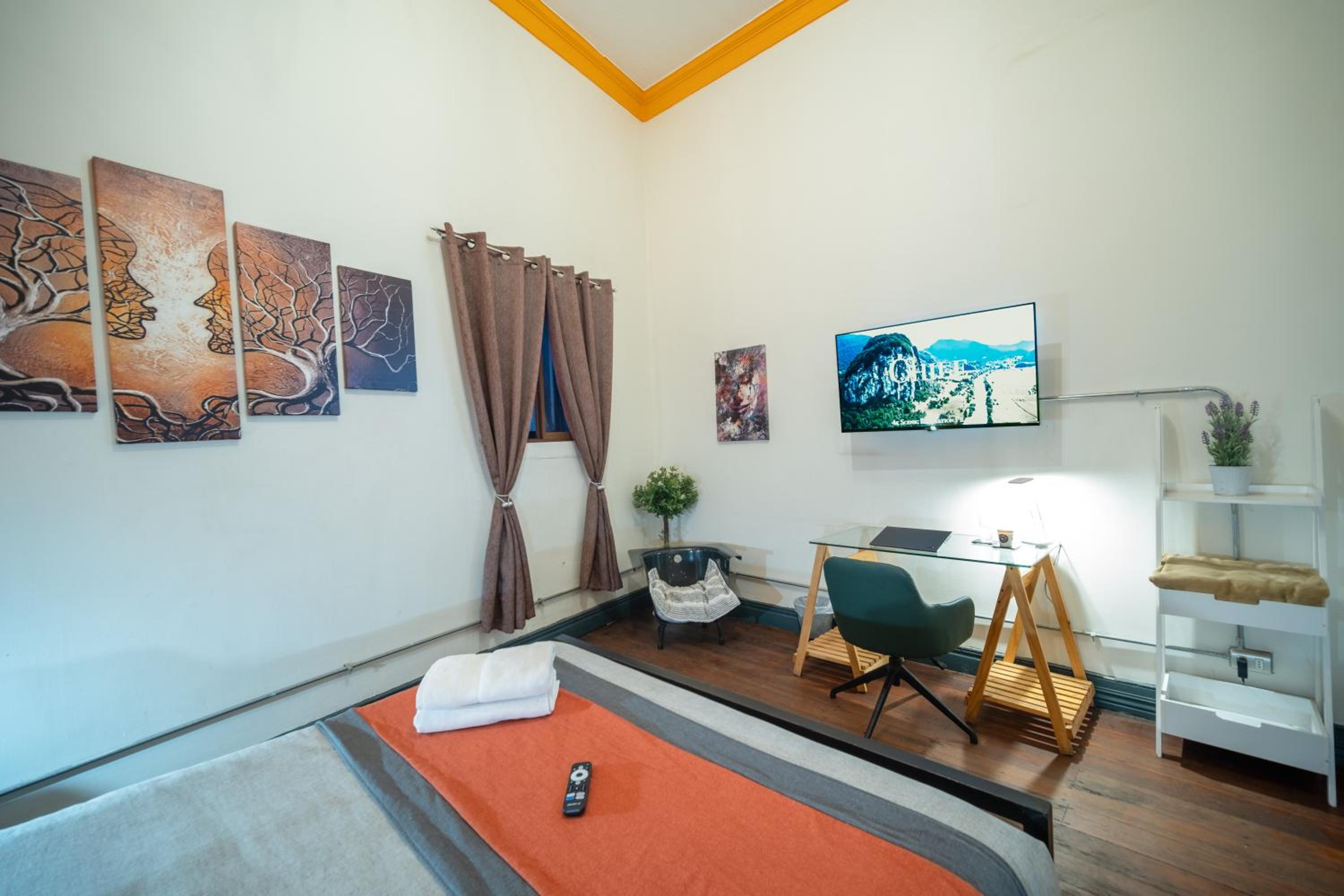 Double Room with Shared Bathroom photo 2