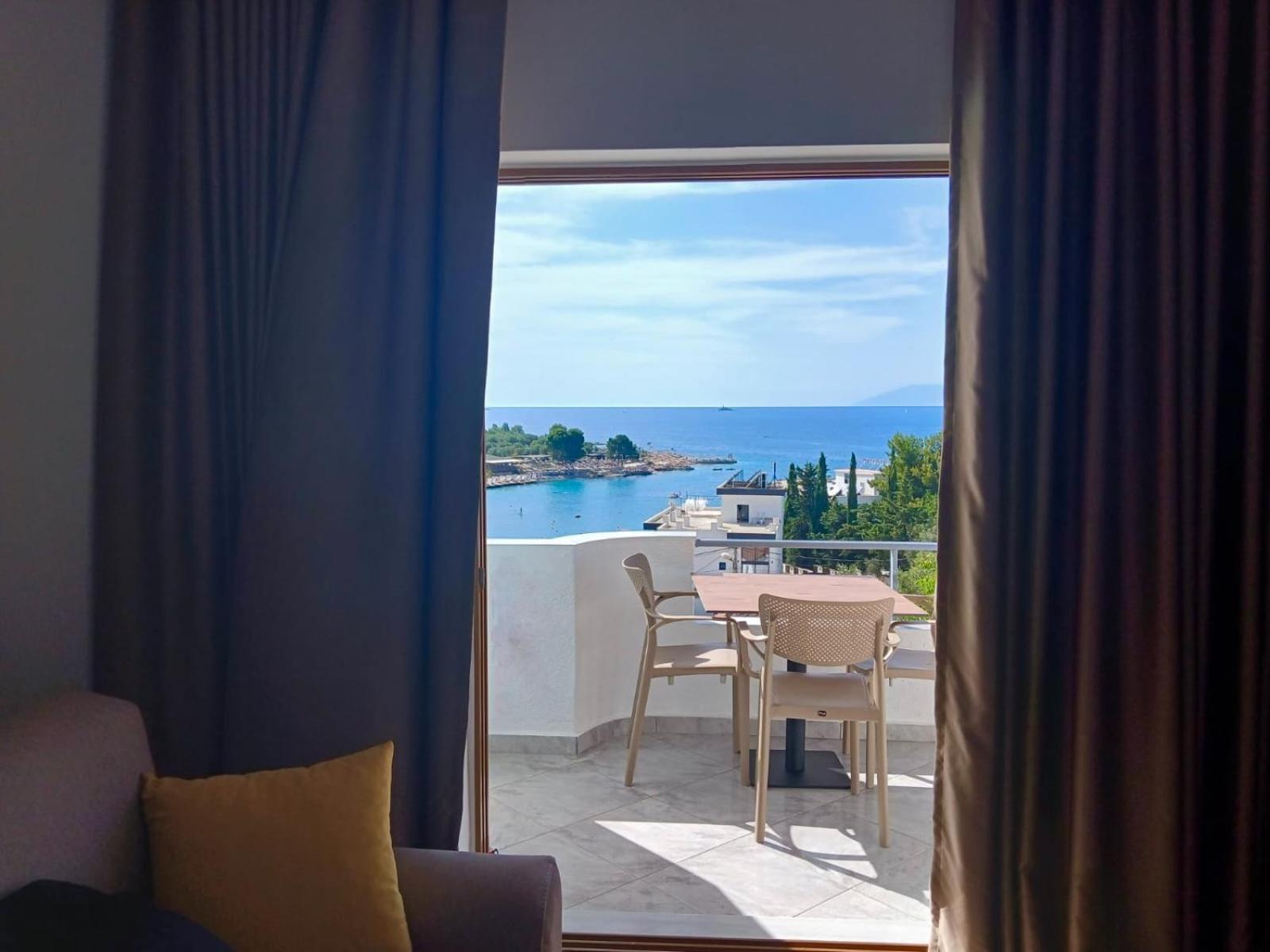 Deluxe Double Room with Balcony and Sea View photo 3
