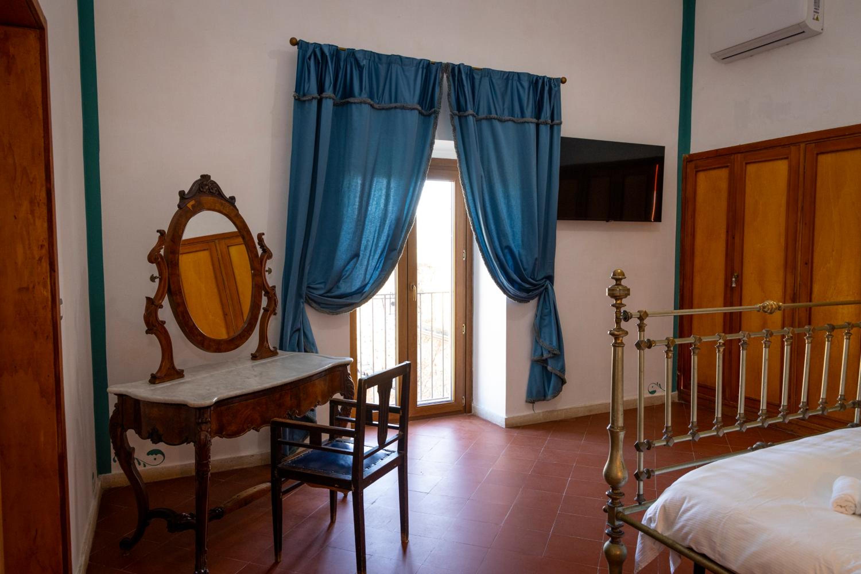 Junior Suite with Garden View