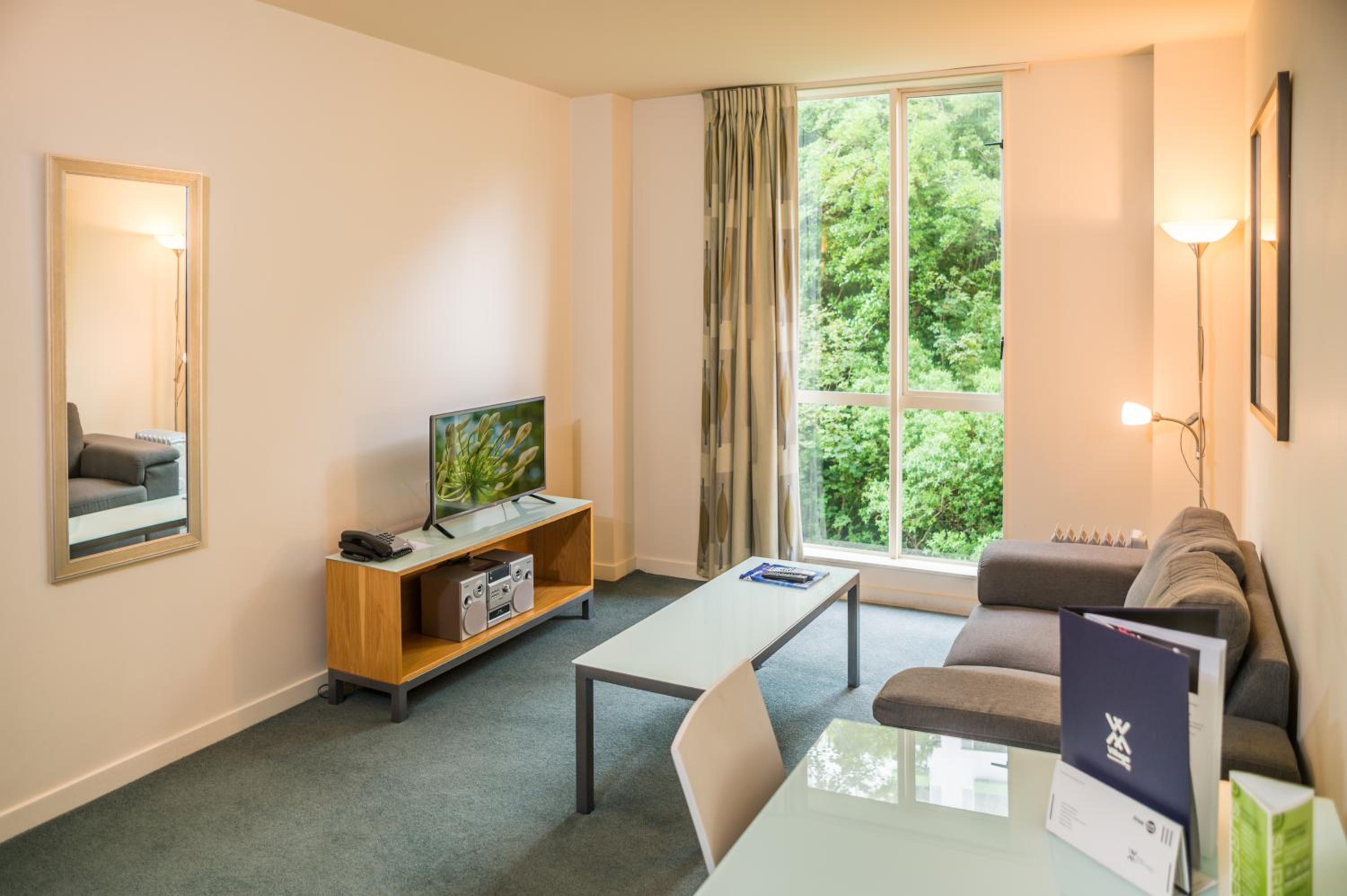 King or Twin One-Bedroom Apartment thumbnail 5
