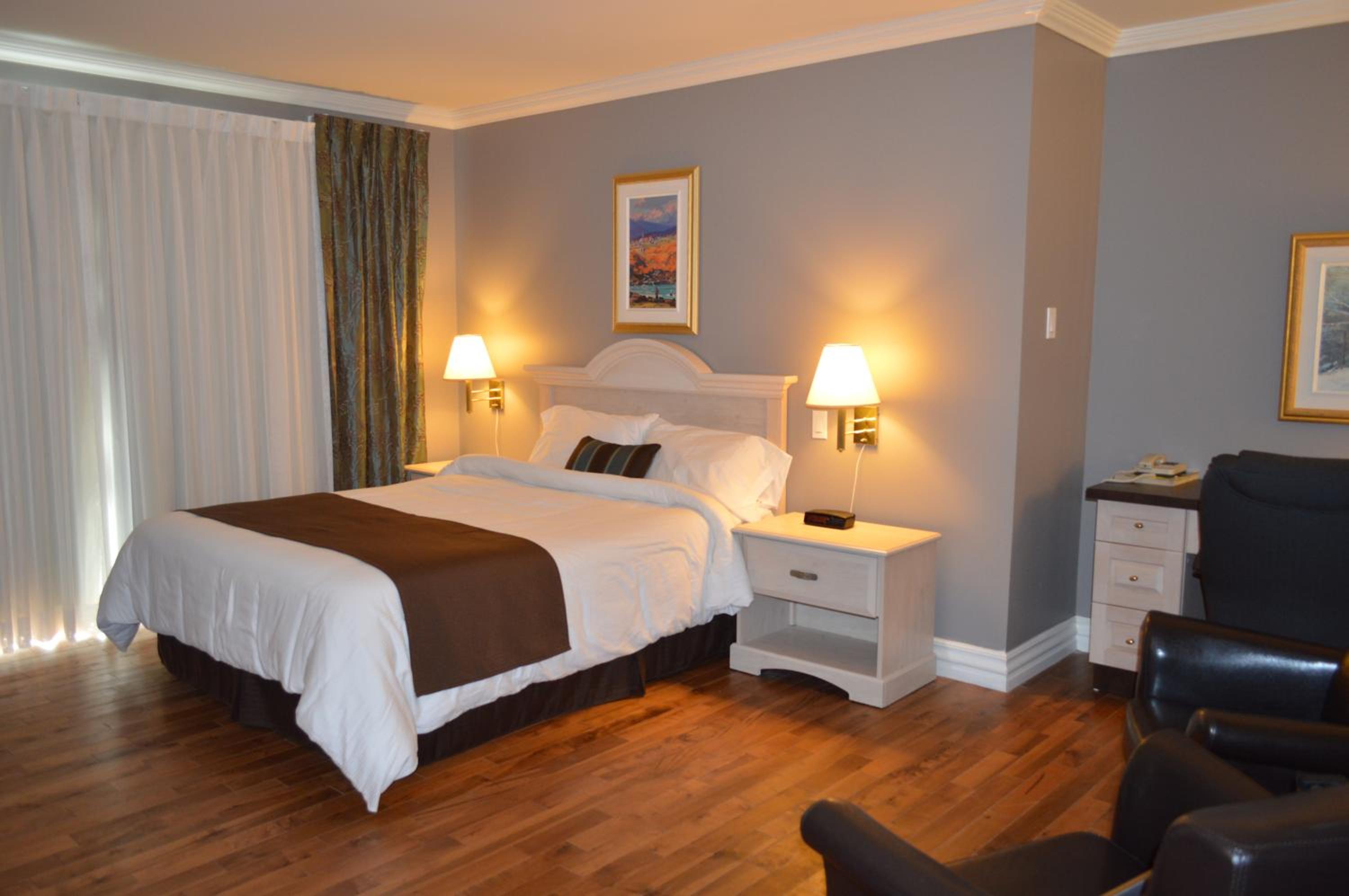 Queen Room with Balcony photo 1