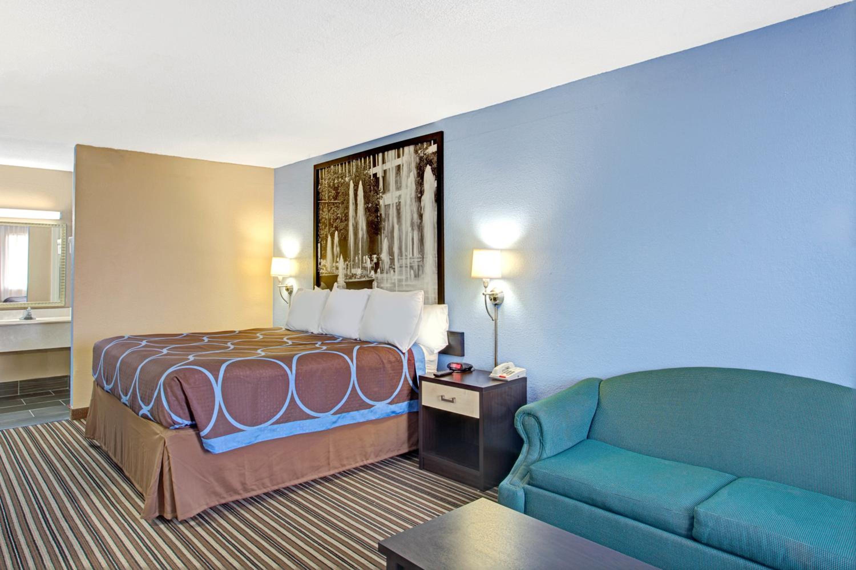 Queen Room - Non-Smoking - Photo 2