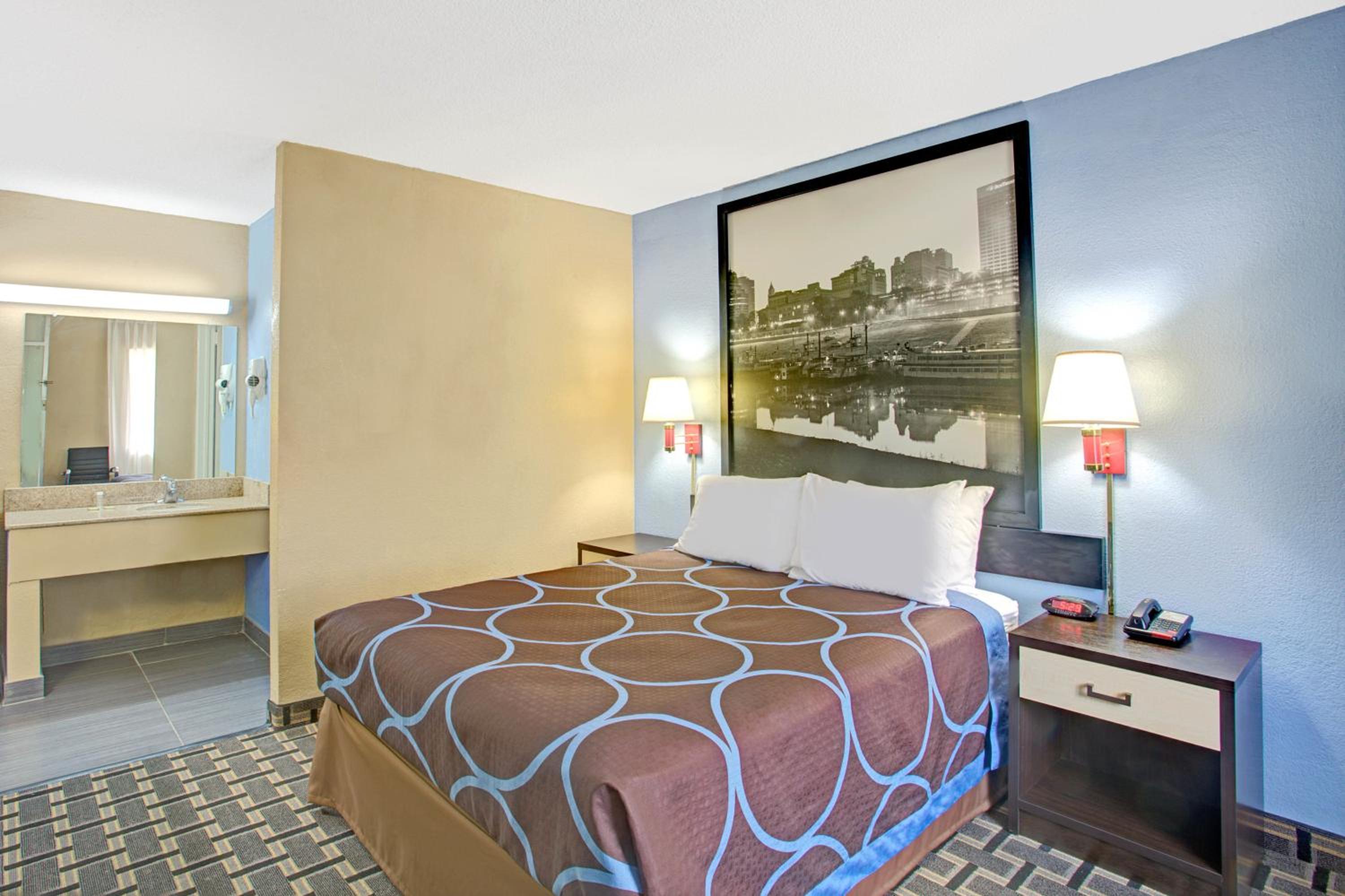 Queen Room - Non-Smoking - Photo 1