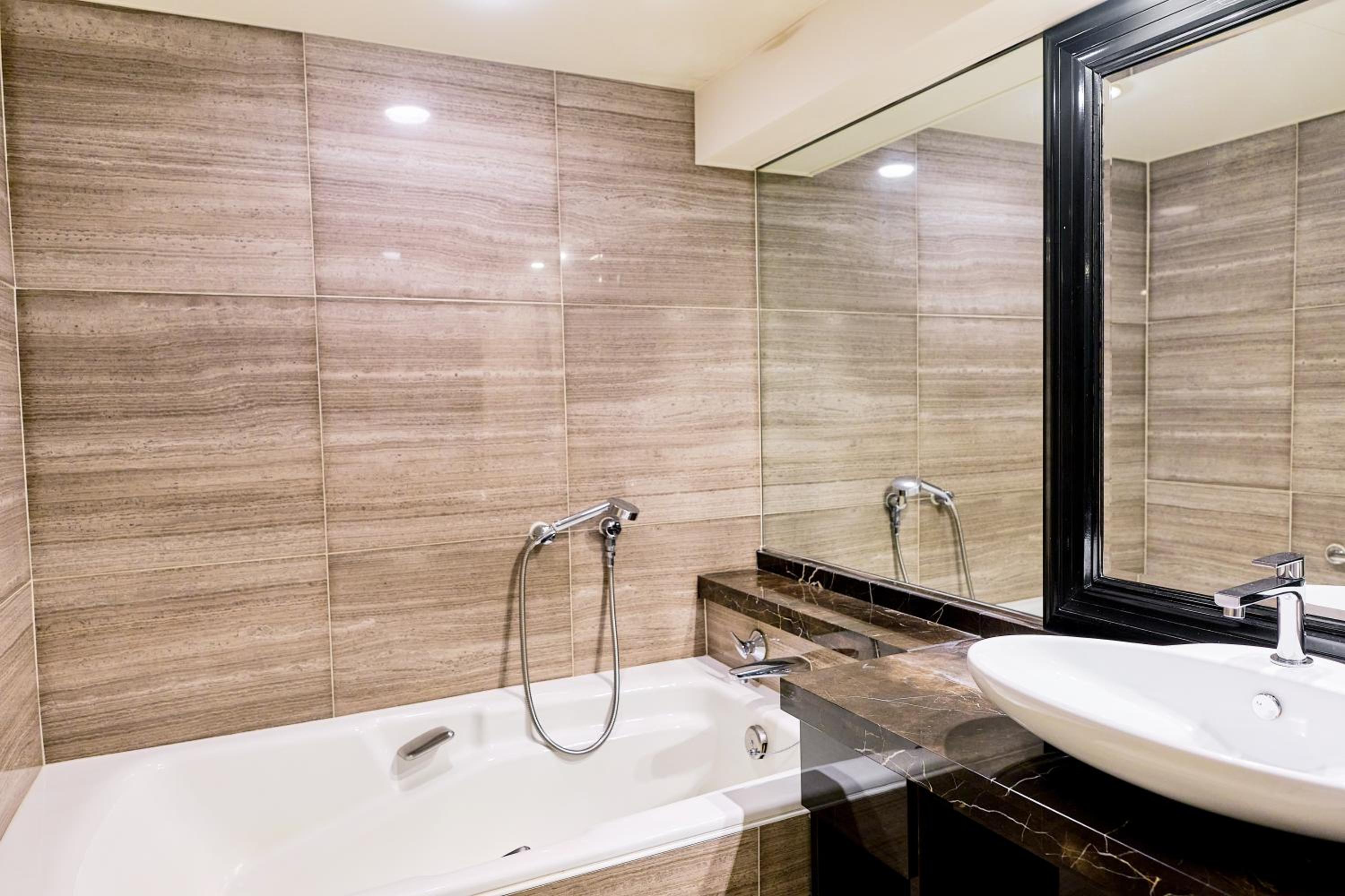 Classic King Room with River View – Club Lounge Access photo