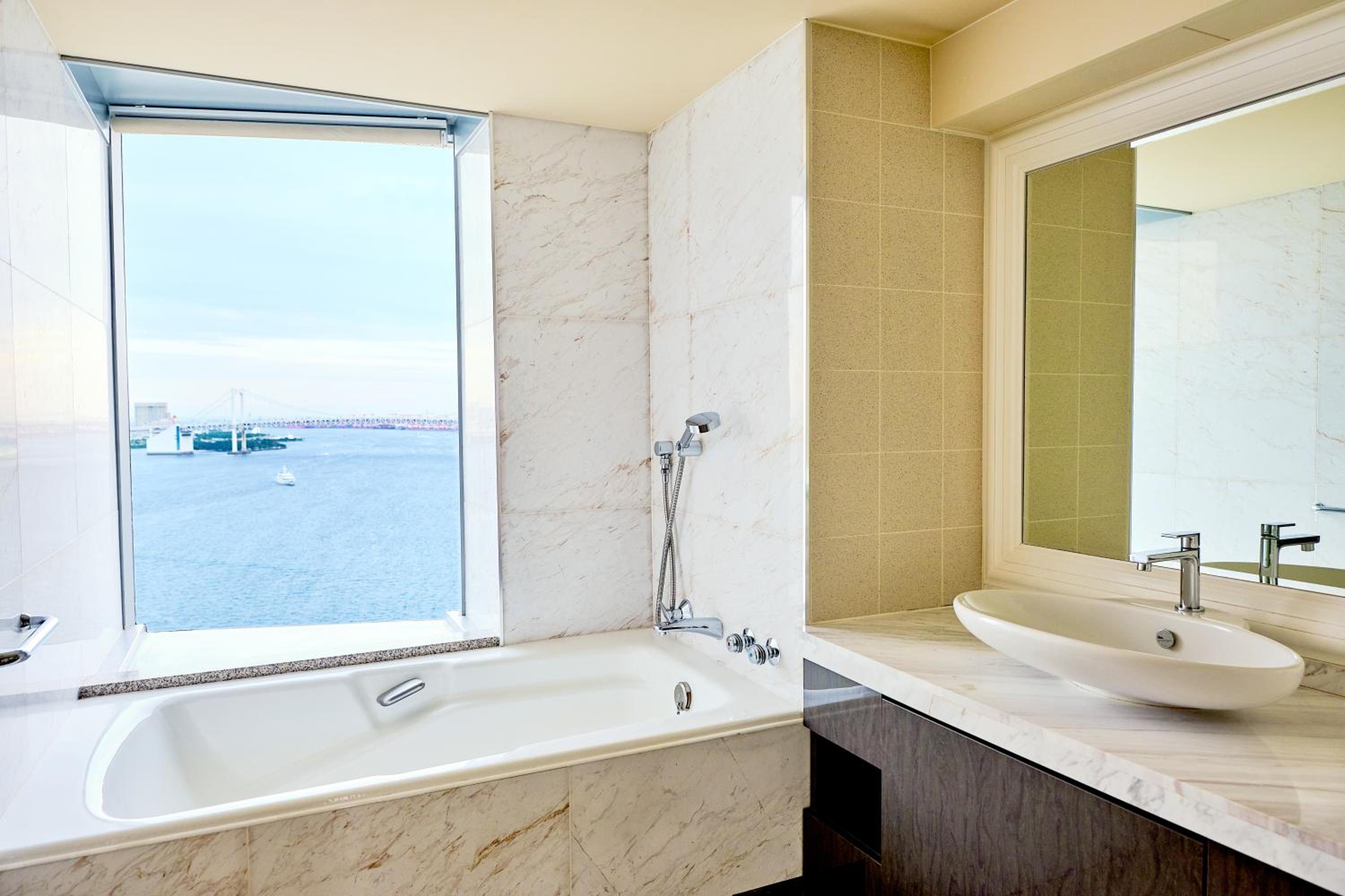 Premium Twin Room with Bay View – High Floor photo Premium Twin Room with Bay View – High Floor photo