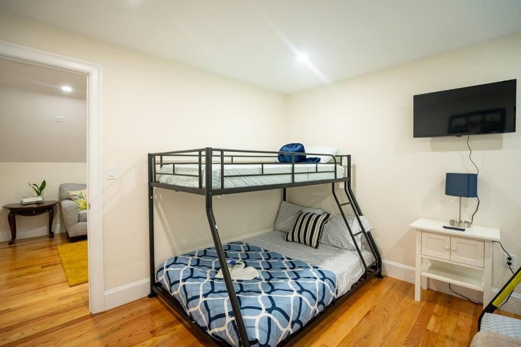 Three-Bedroom Apartment photo 2