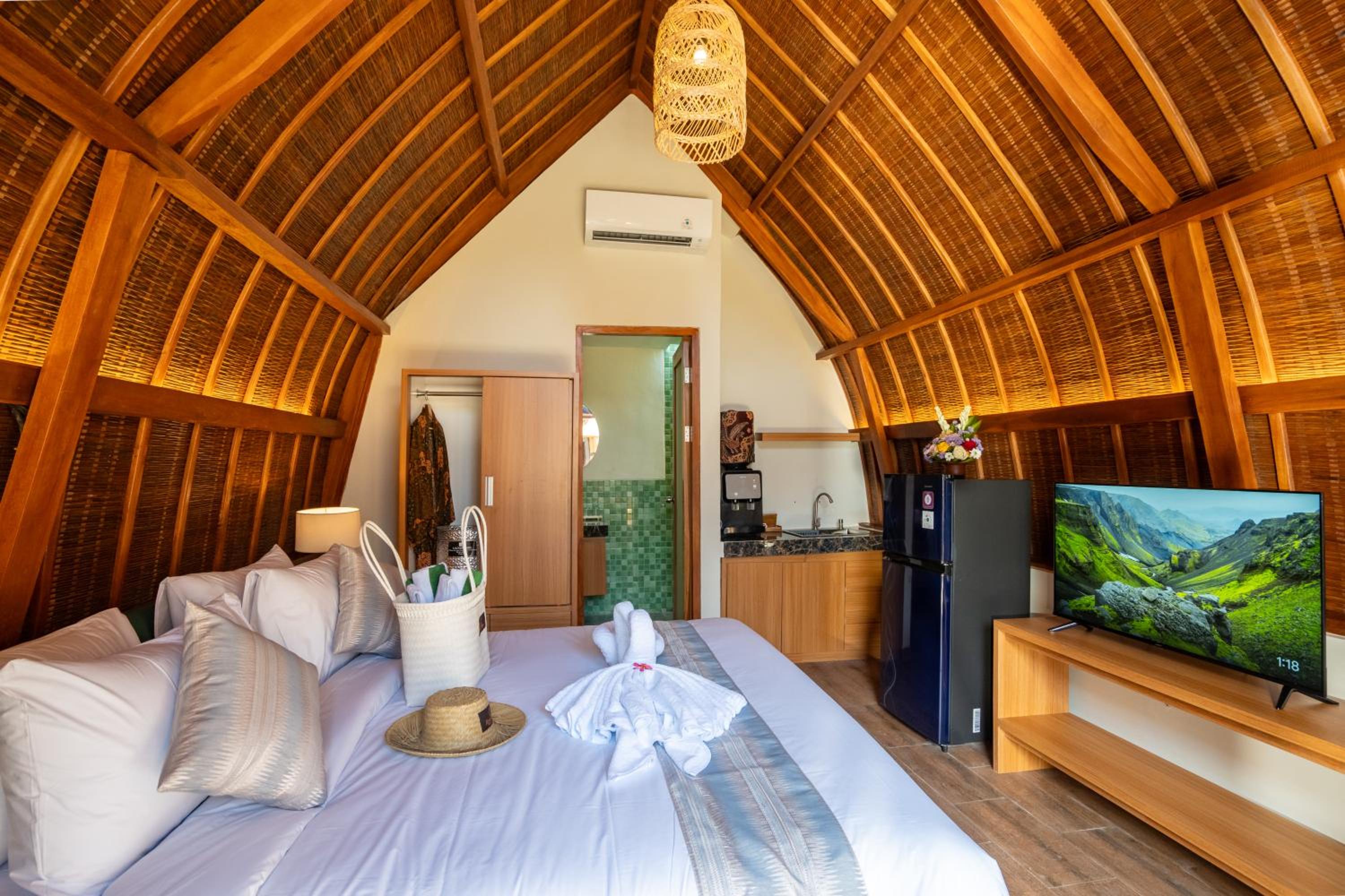 Deluxe Room - Photo 18