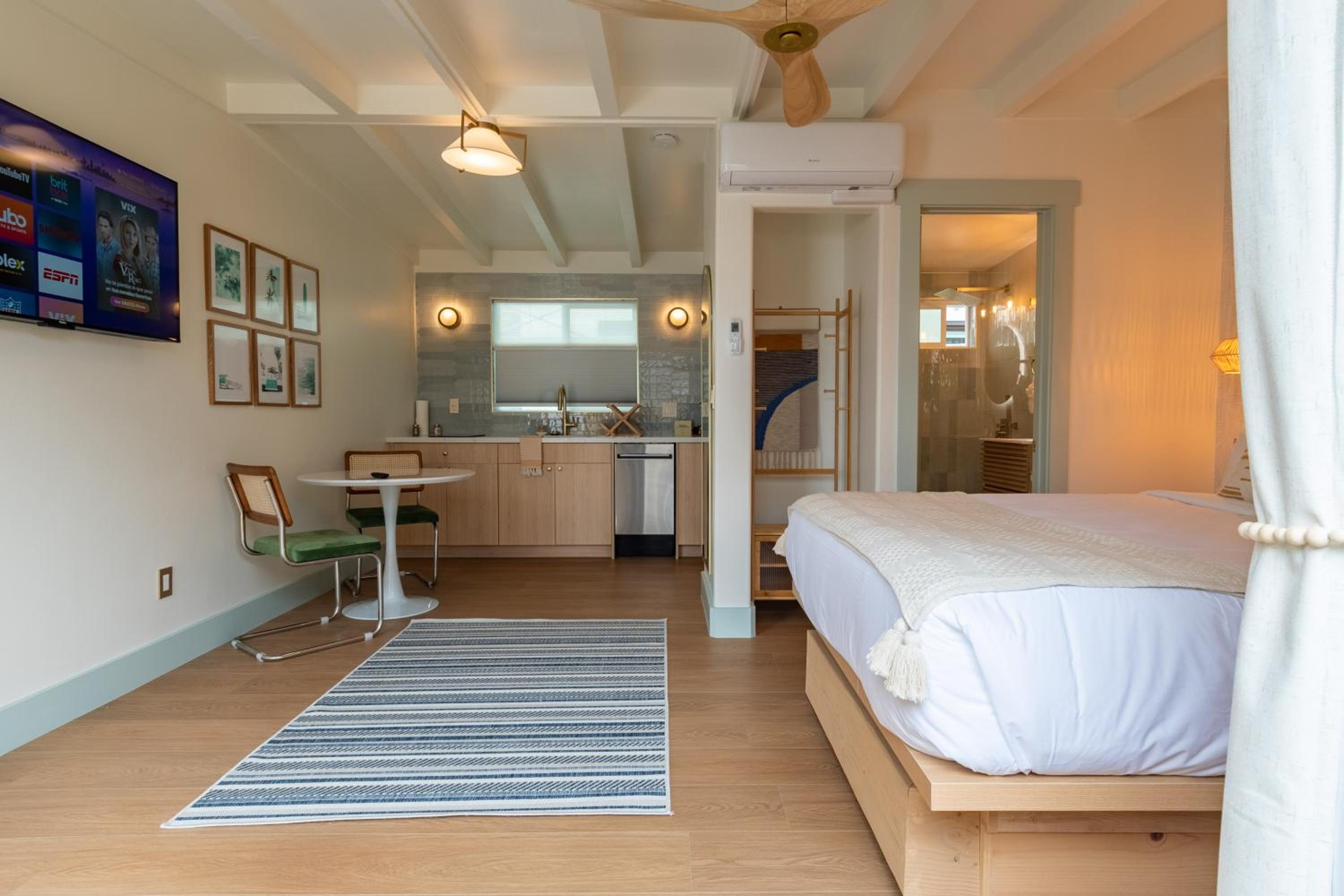 Standard Queen Room