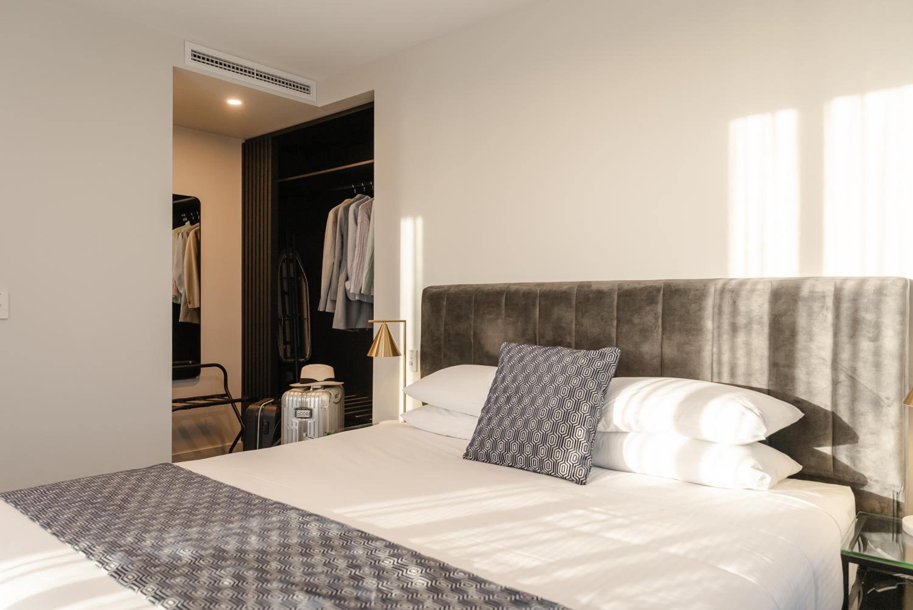 One Bedroom Executive Apartment thumbnail 6