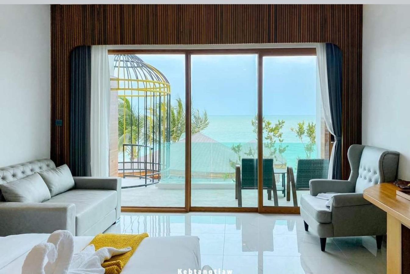 Deluxe Double or Twin Room with Pool Access