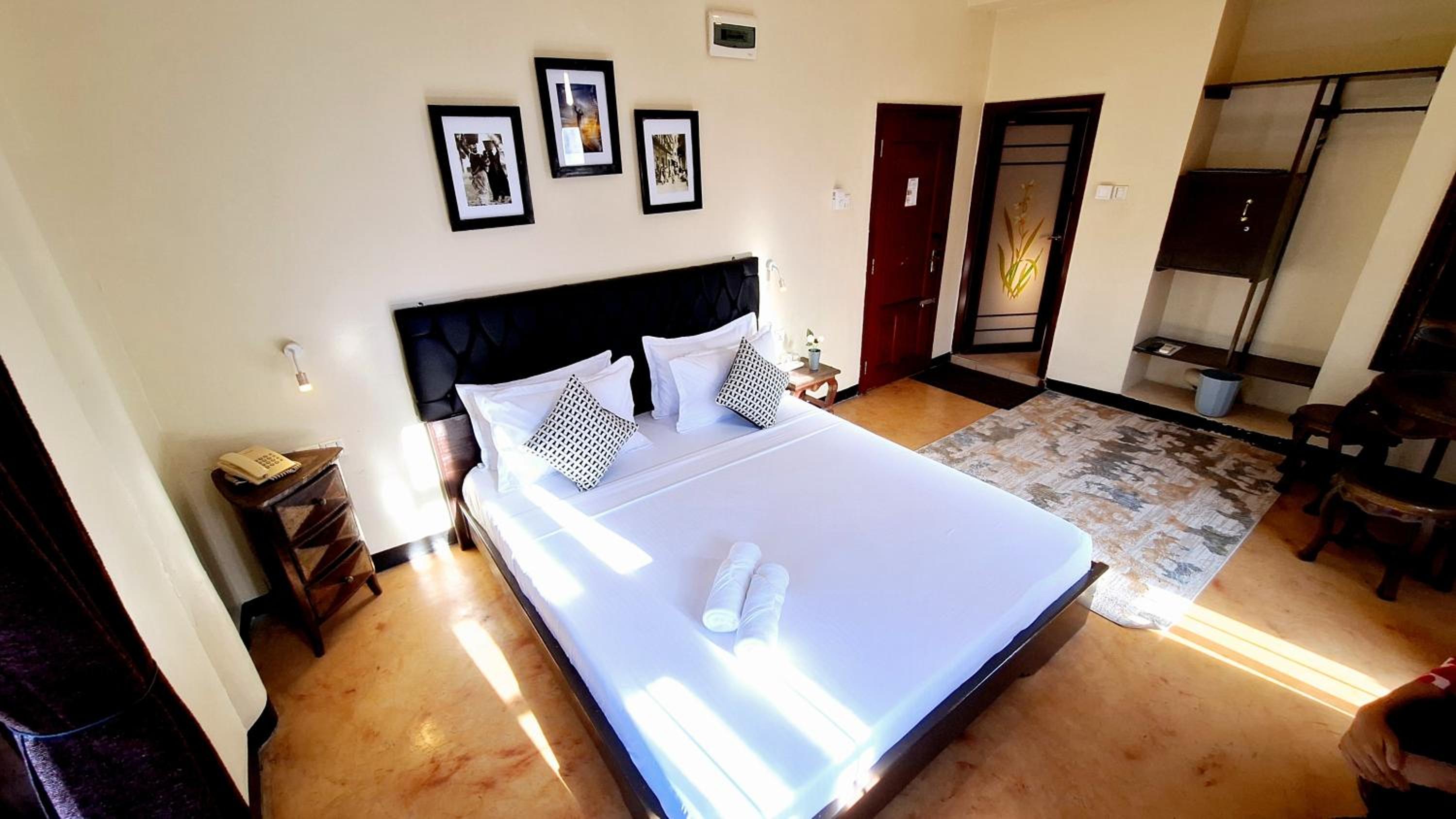 Superior King Room - Photo 7