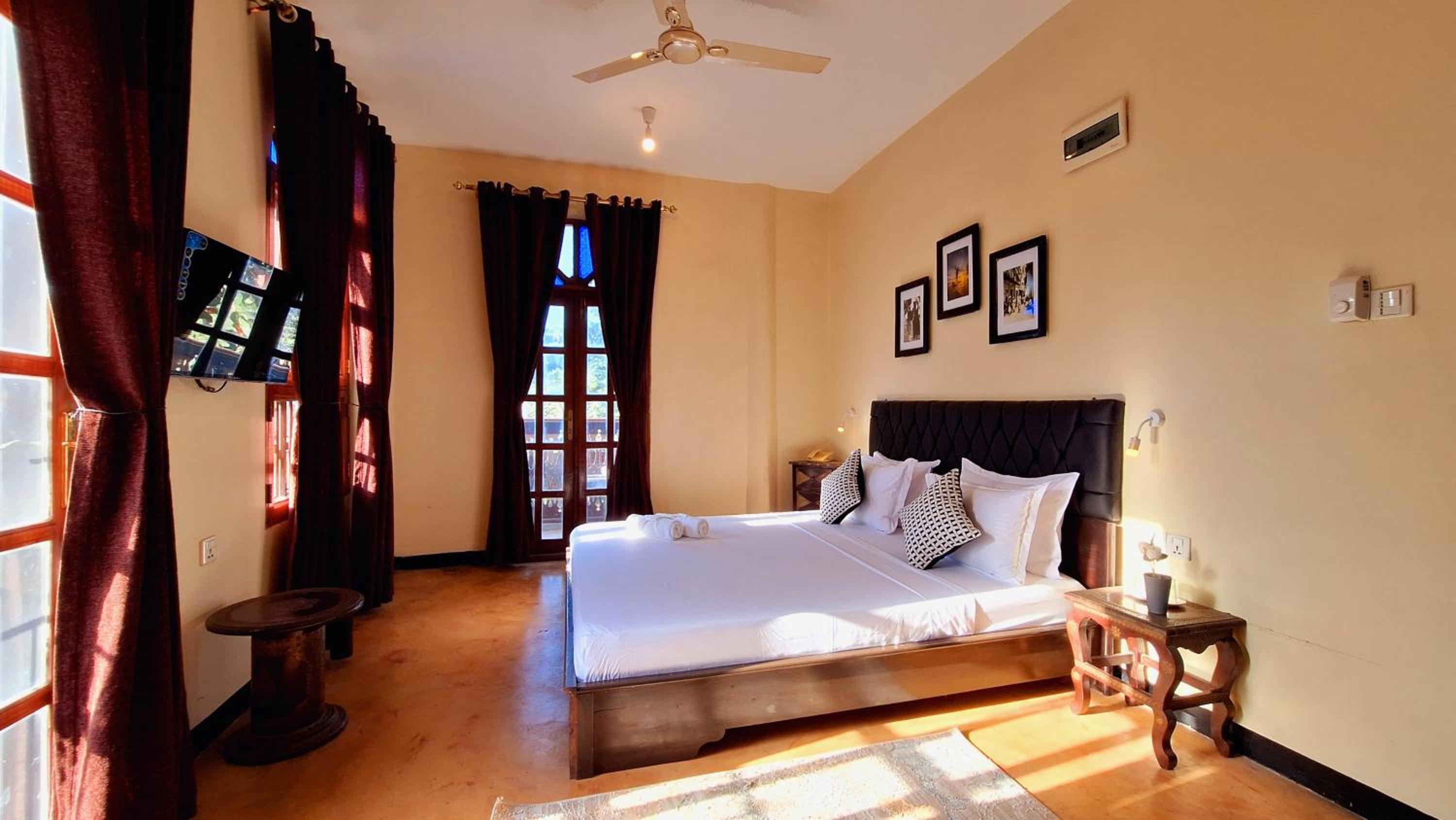 Superior King Room - Photo 3