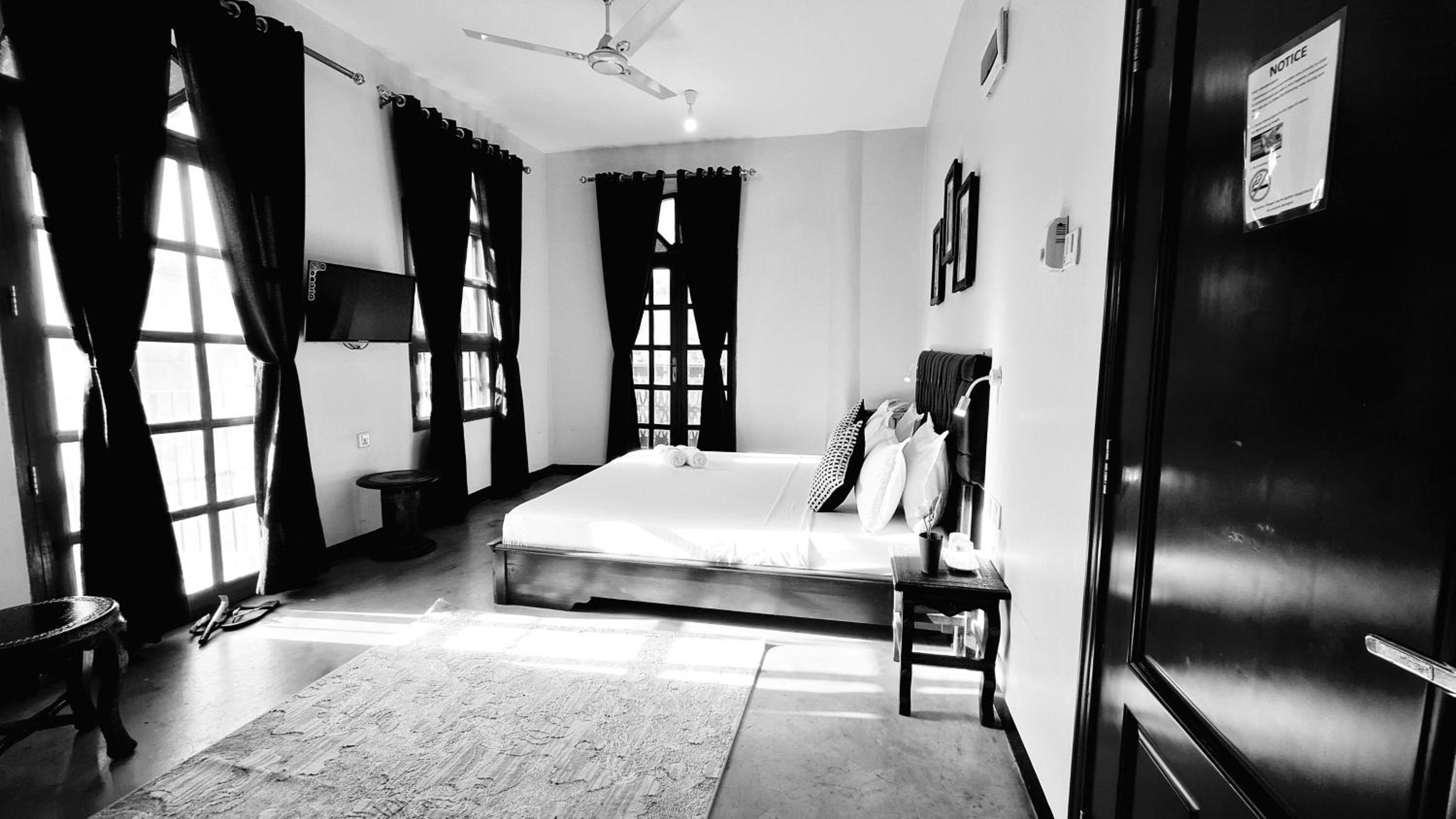 Superior King Room - Photo 9