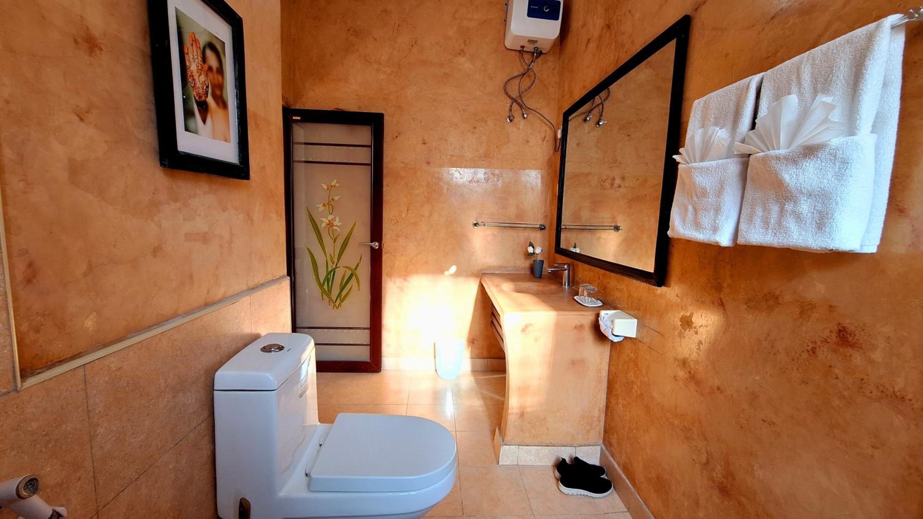 Superior King Room - Photo 8