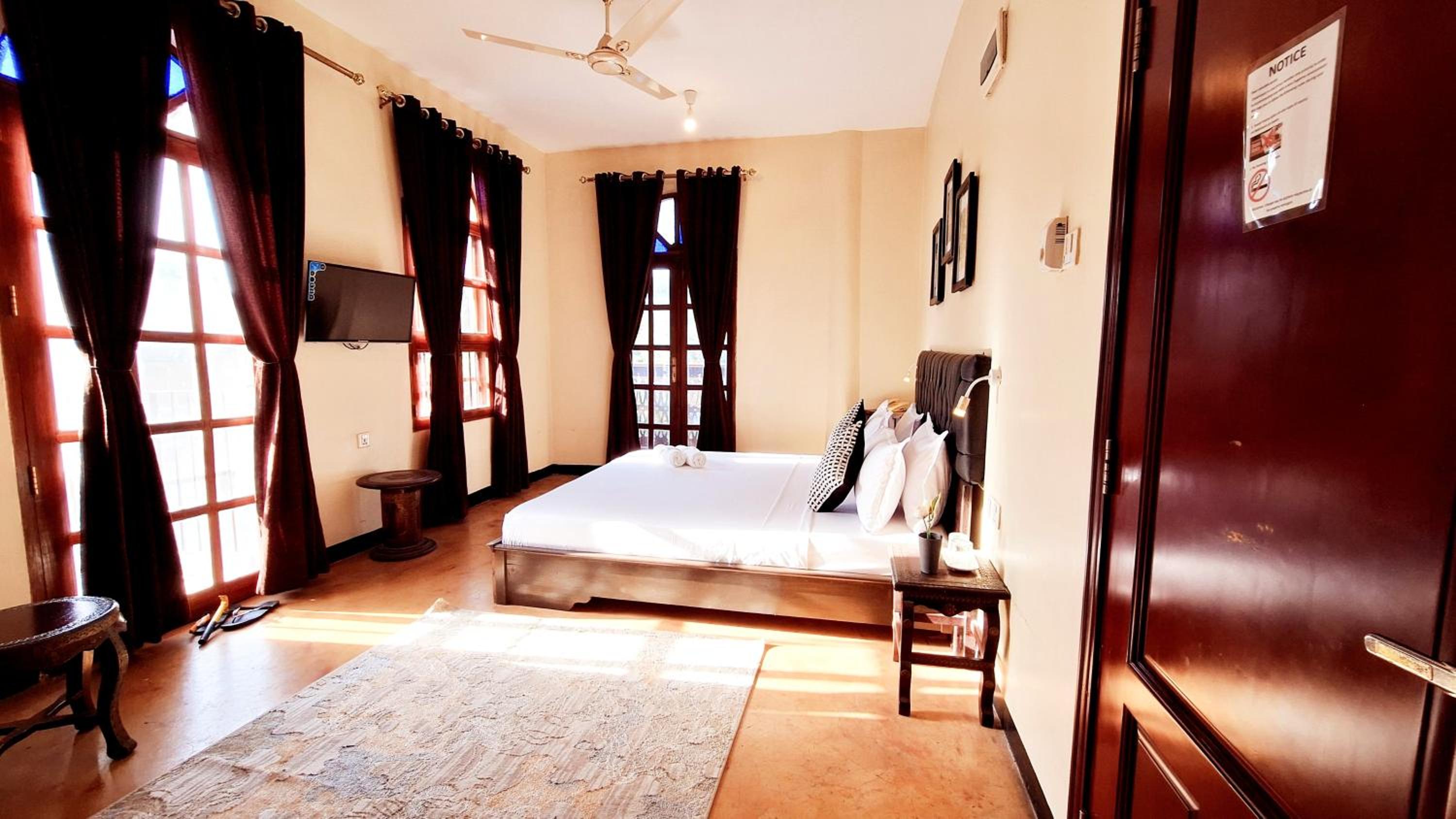 Superior King Room - Photo 4