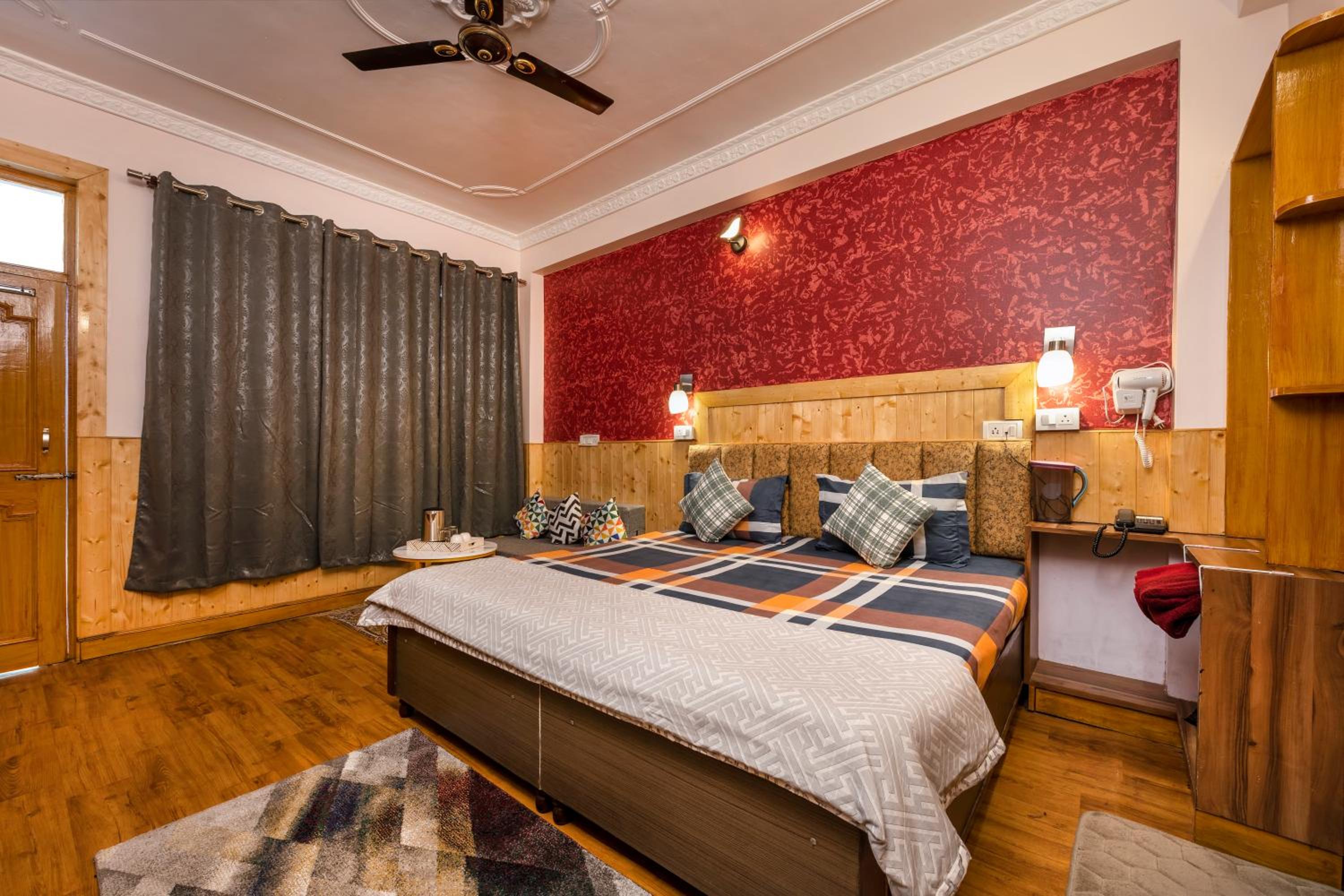 Deluxe Double Room with Balcony photo 1