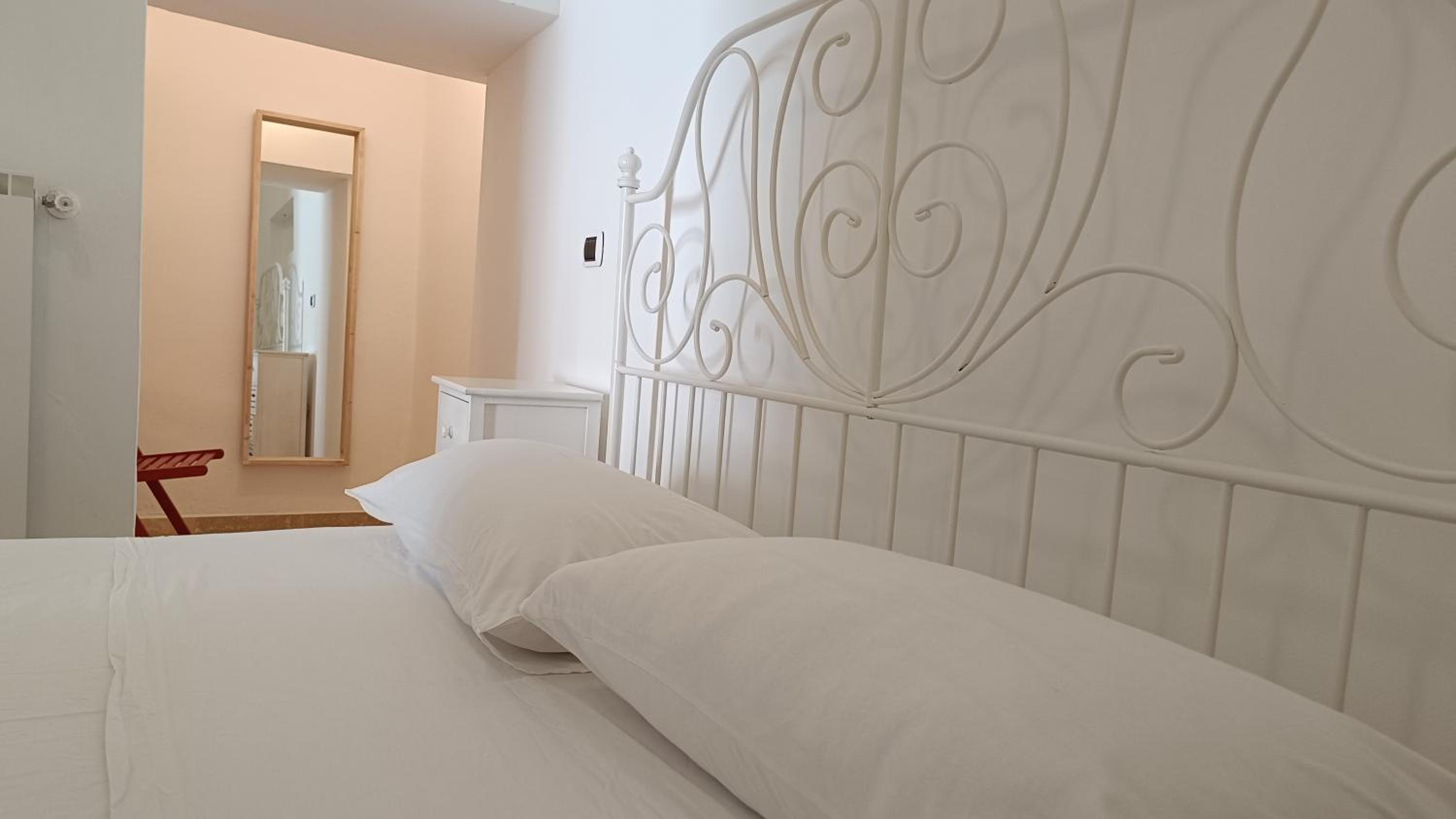 One-Bedroom Apartment - Photo 3