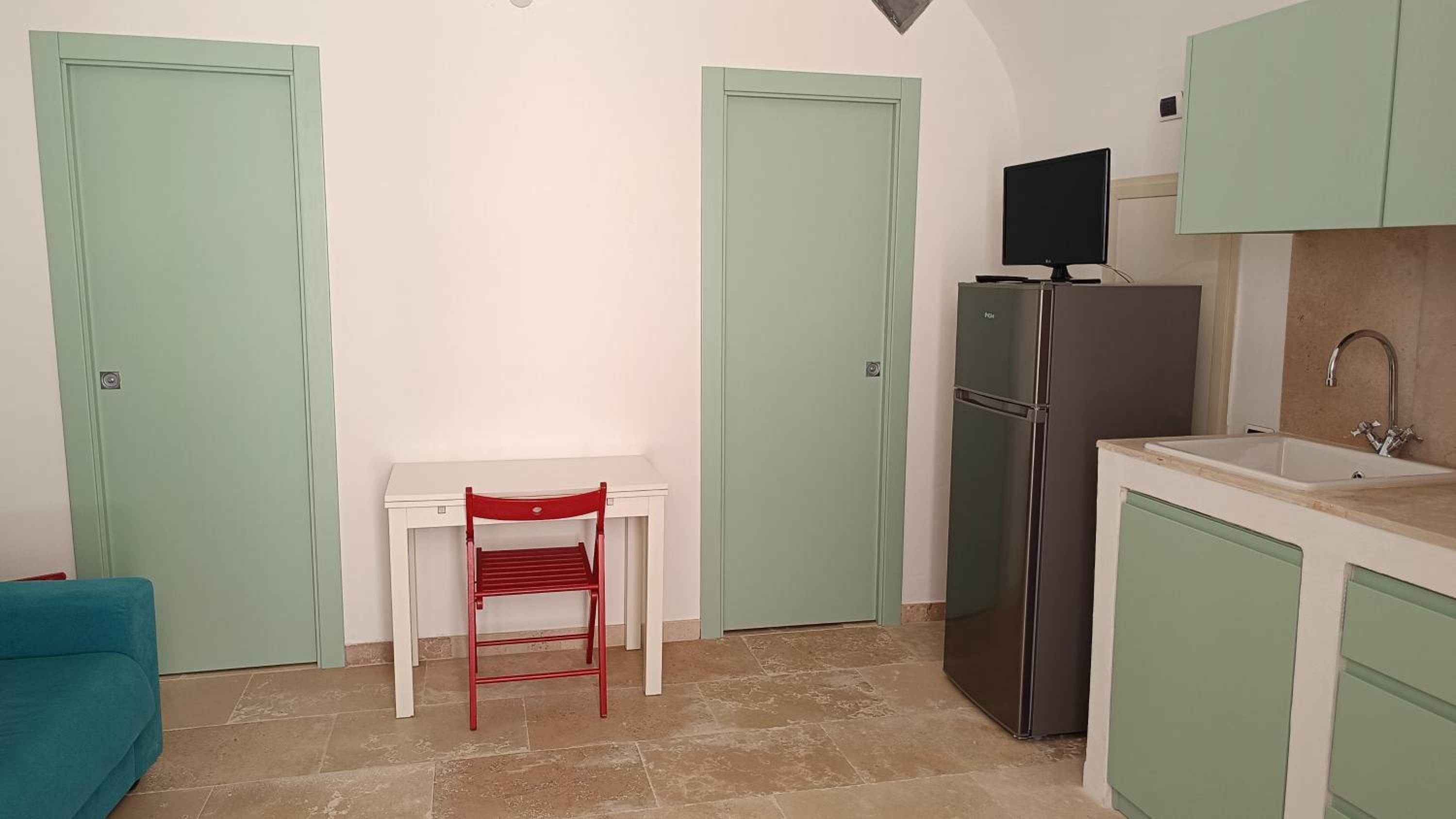 One-Bedroom Apartment - Photo 8