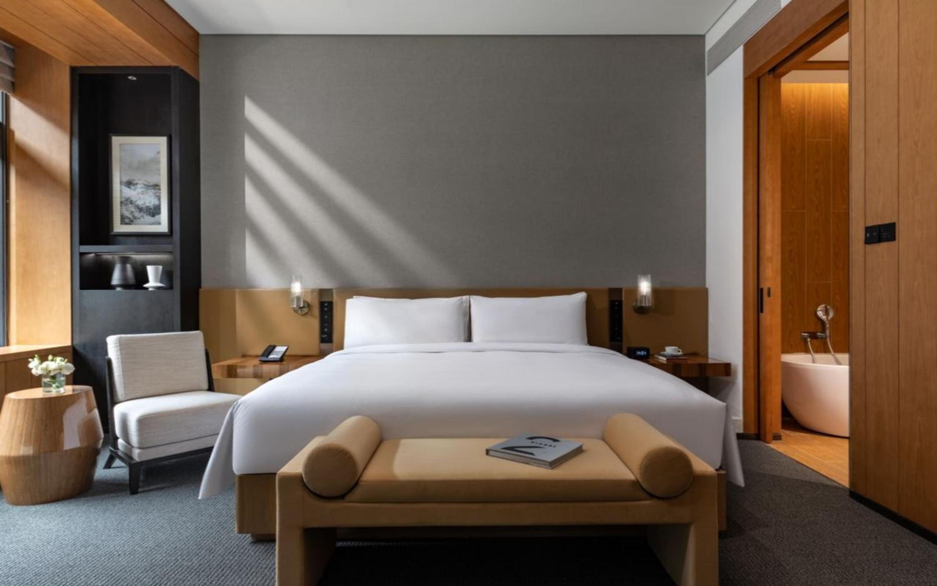 Classic King Room - Accessible photo 3