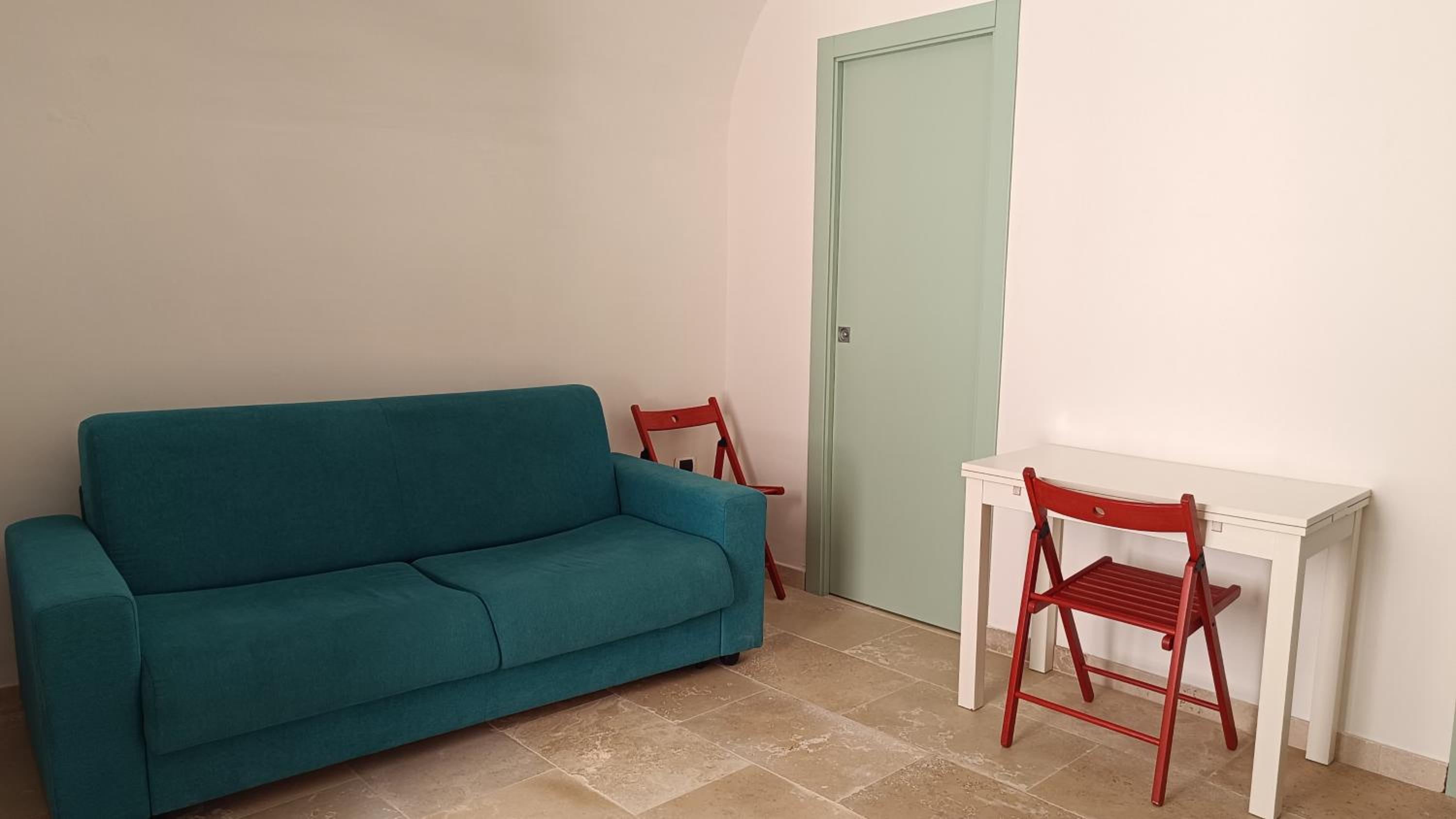 One-Bedroom Apartment - Photo 6