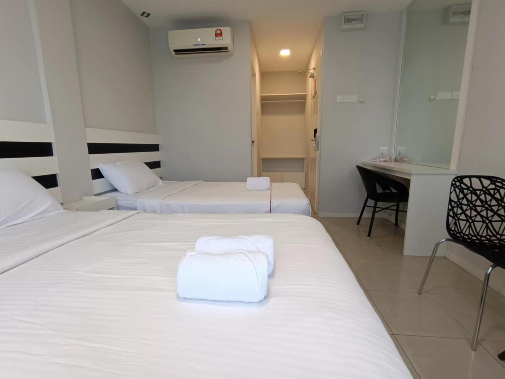 Triple Room with Private Bathroom - Photo 3