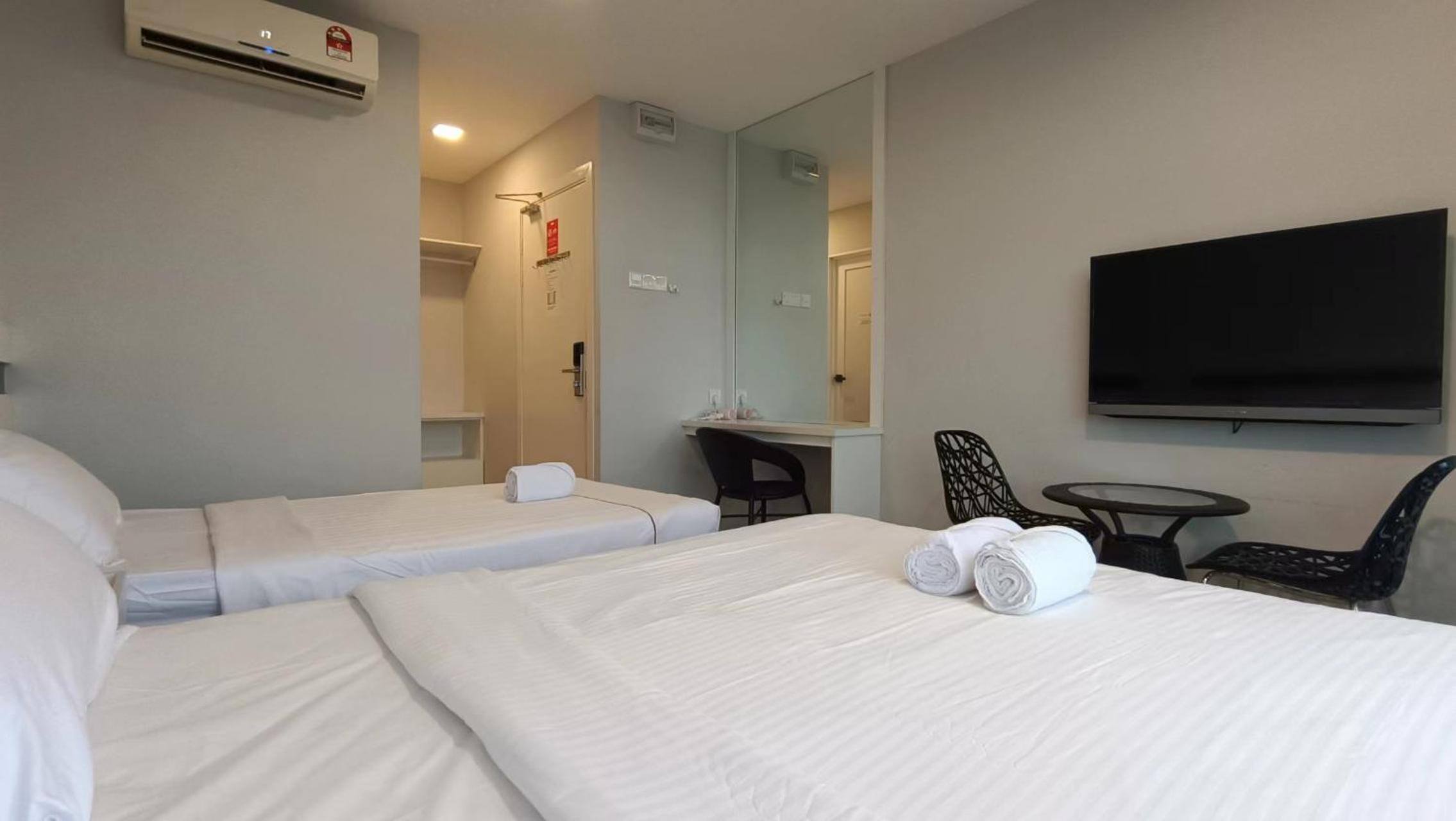 Triple Room with Private Bathroom - Photo 4