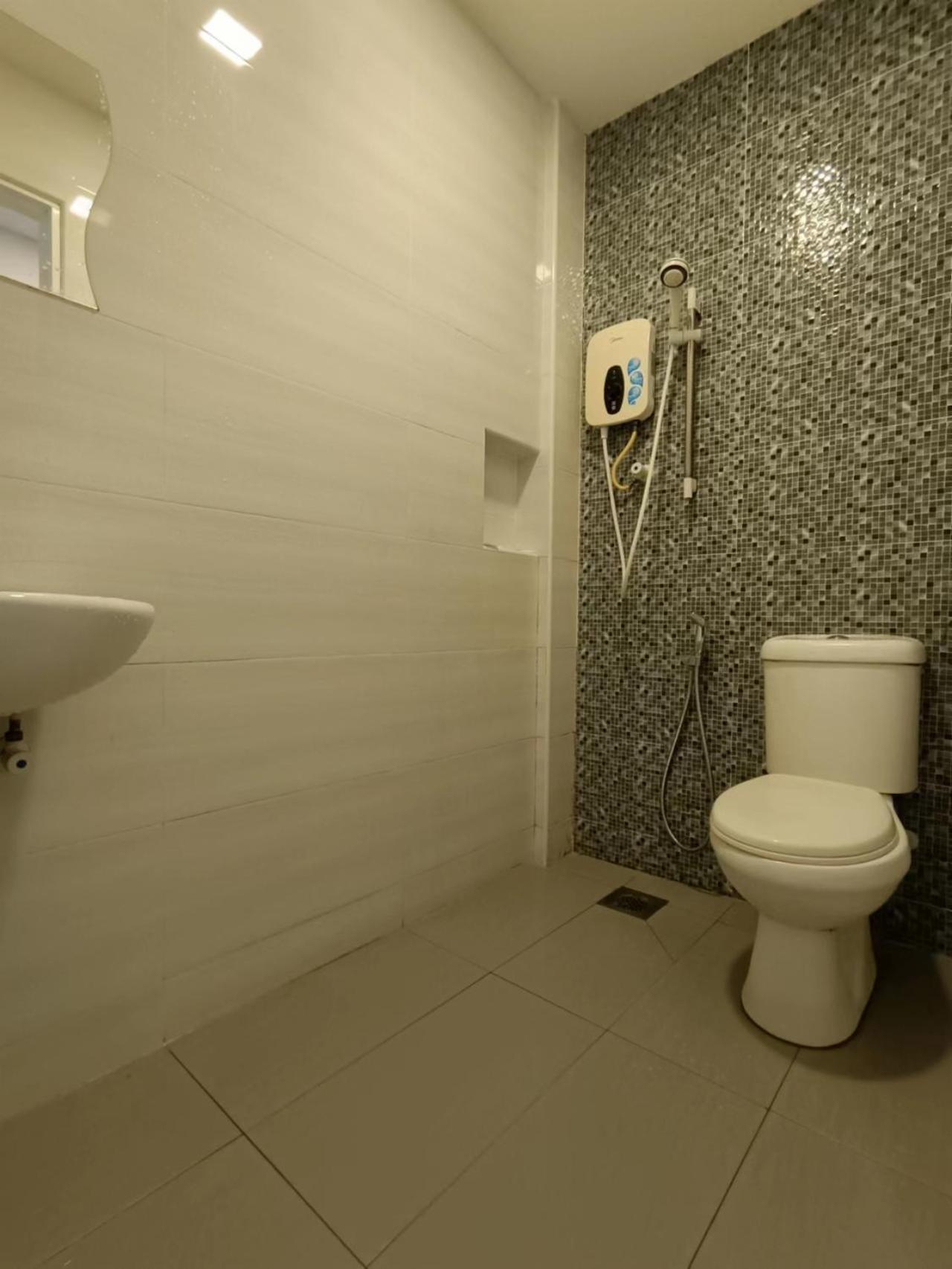 Triple Room with Private Bathroom - Photo 5