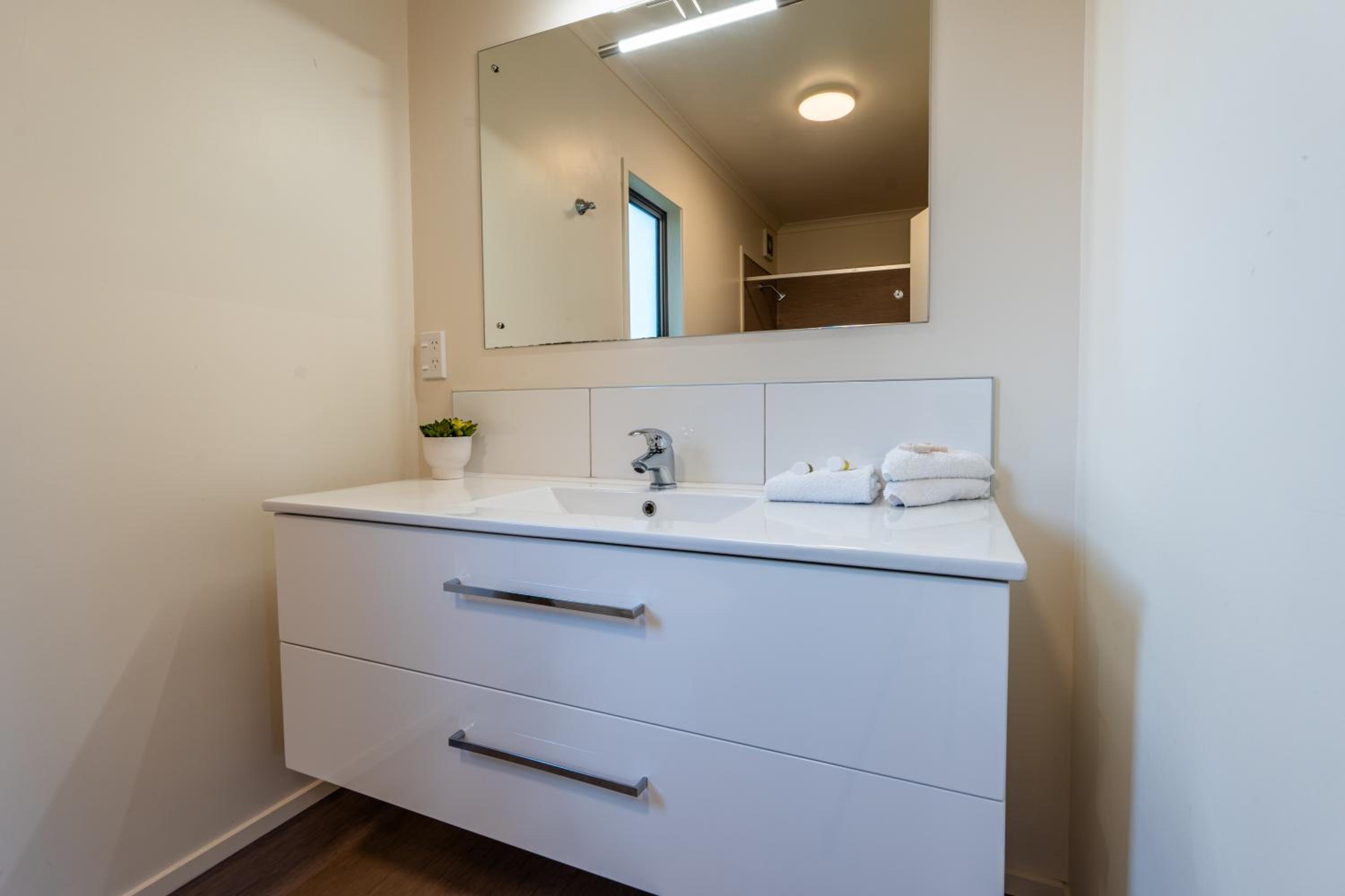 Two-Bedroom Apartment with Pool View - Photo 2