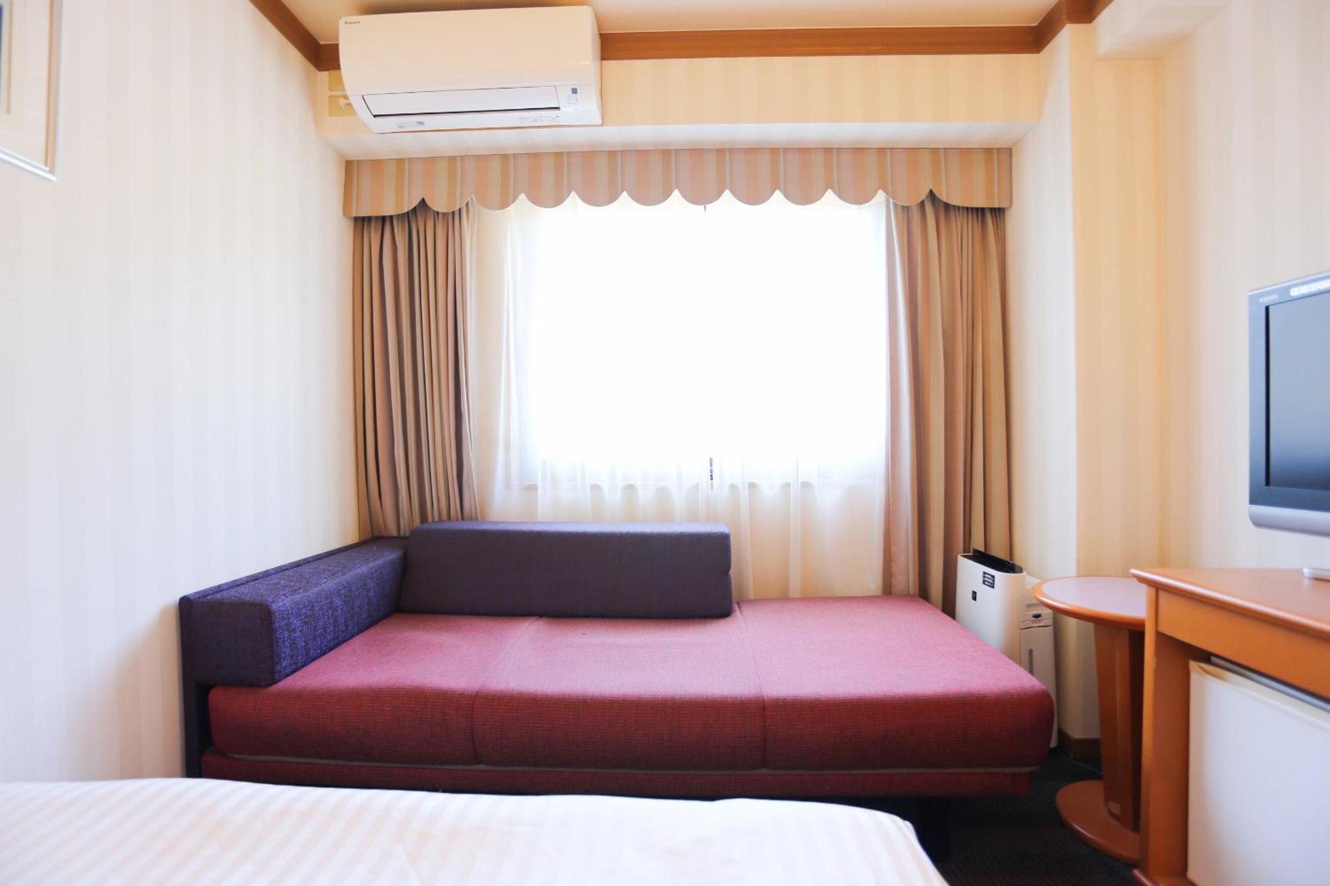 Standard Double Room with Sofa Bed- High Floor - Non-Smoking - Photo 4