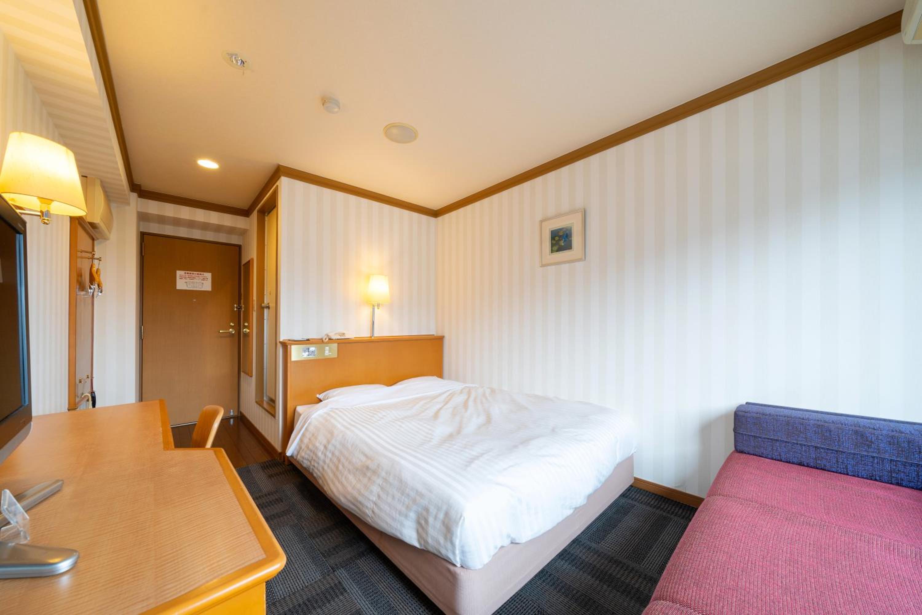 Standard Double Room with Sofa Bed- High Floor - Non-Smoking - Photo 3